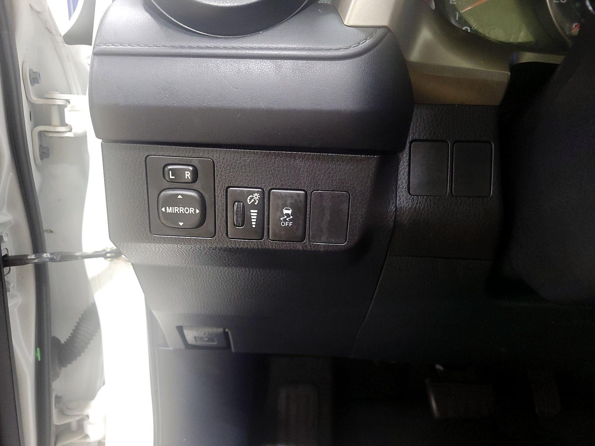 Thumbnail: 2015 Toyota RAV4 - 13