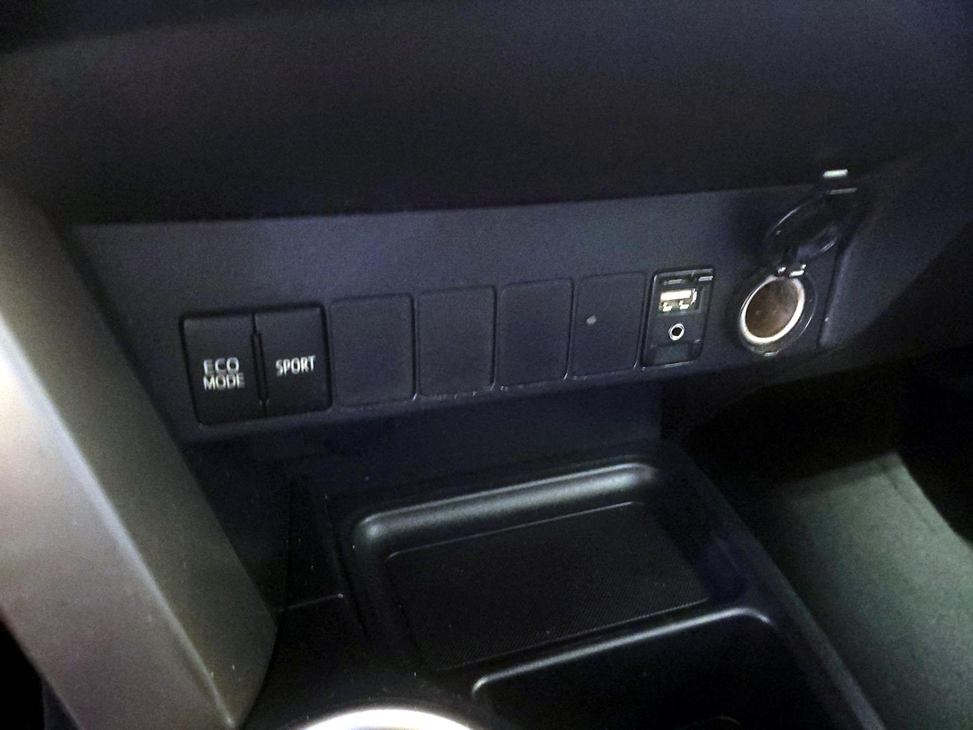 Thumbnail: 2015 Toyota RAV4 - 17
