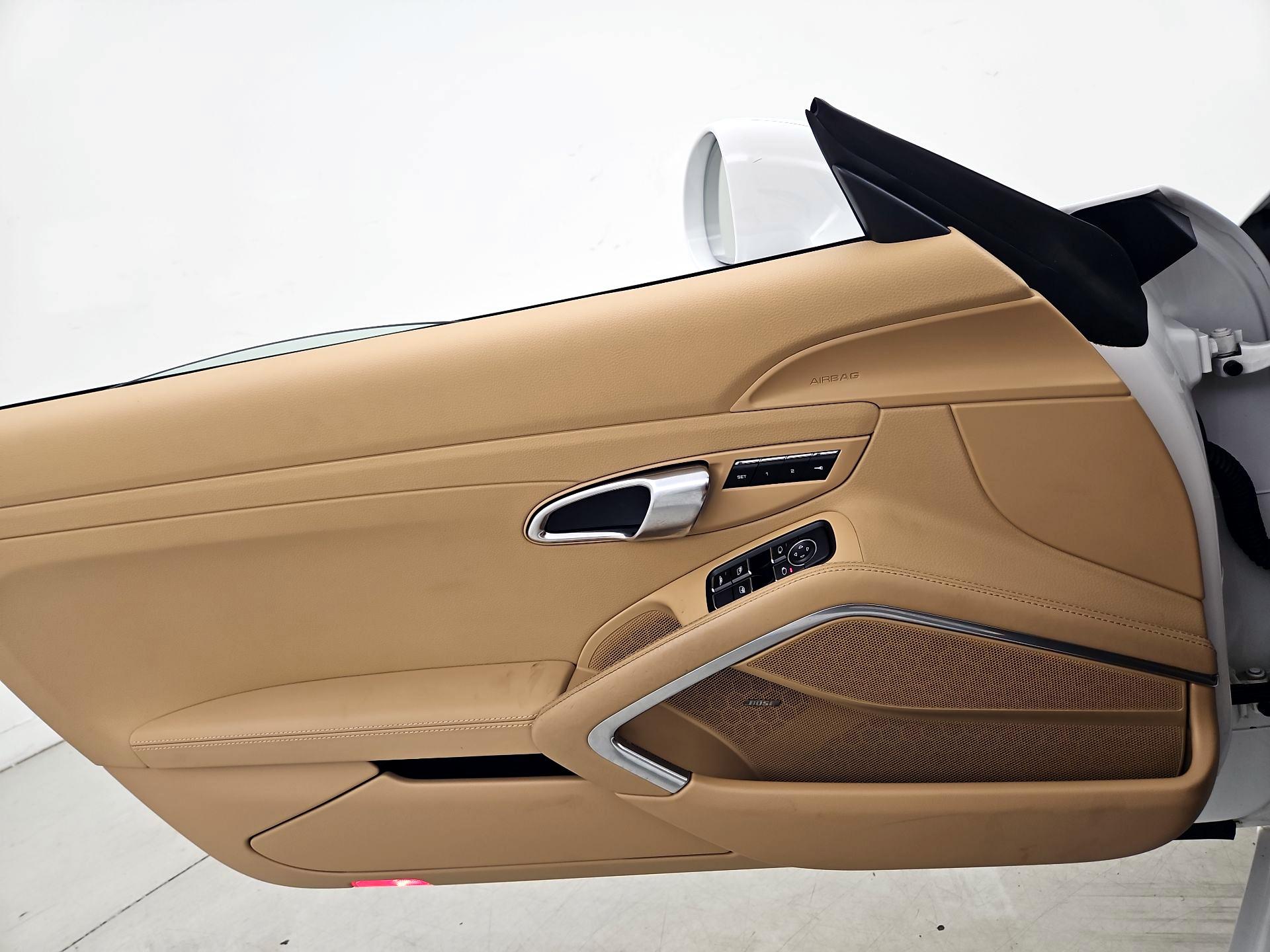 Thumbnail: 2014 Porsche 911 - 12