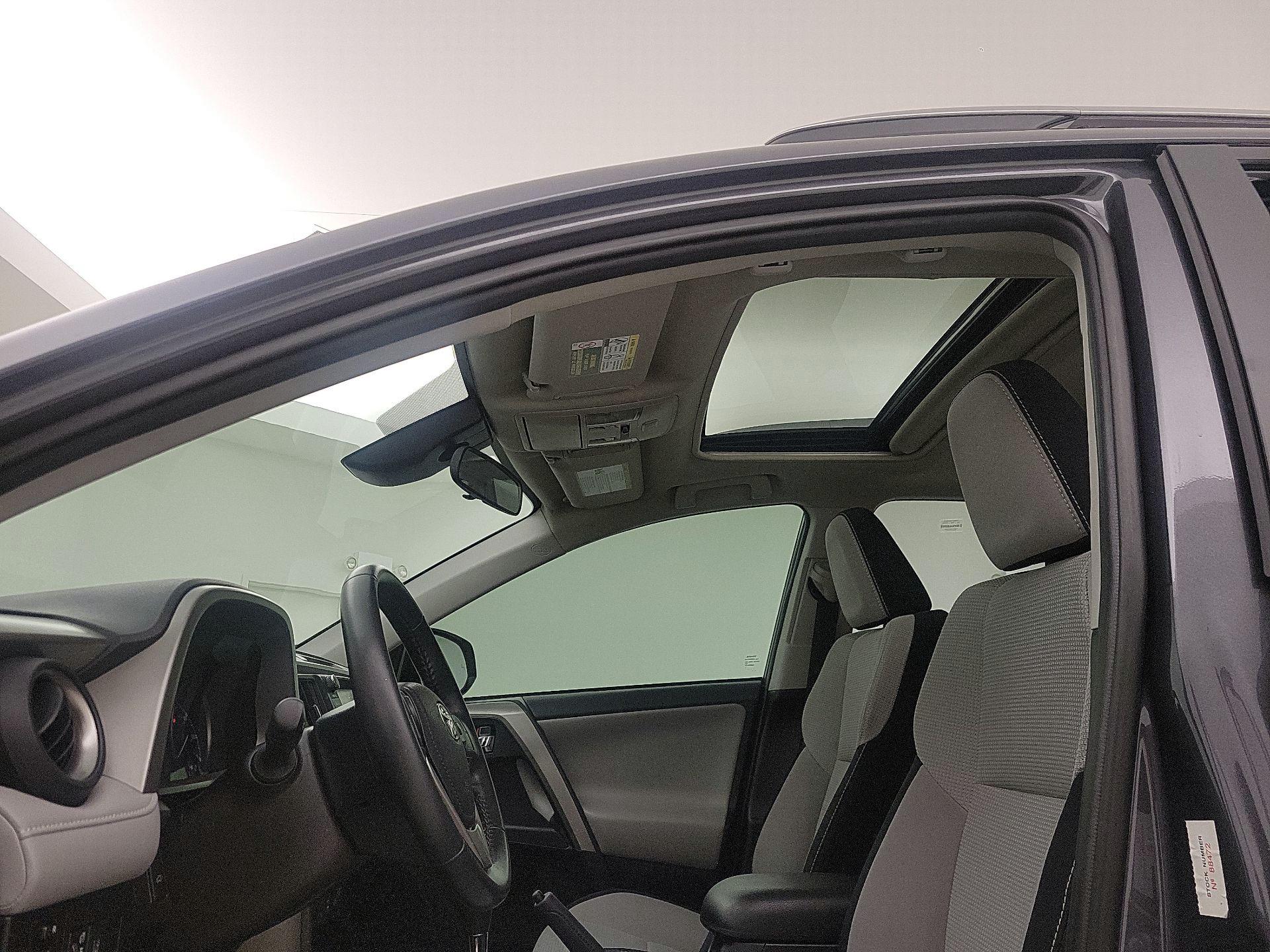 Thumbnail: 2018 Toyota RAV4 - 19