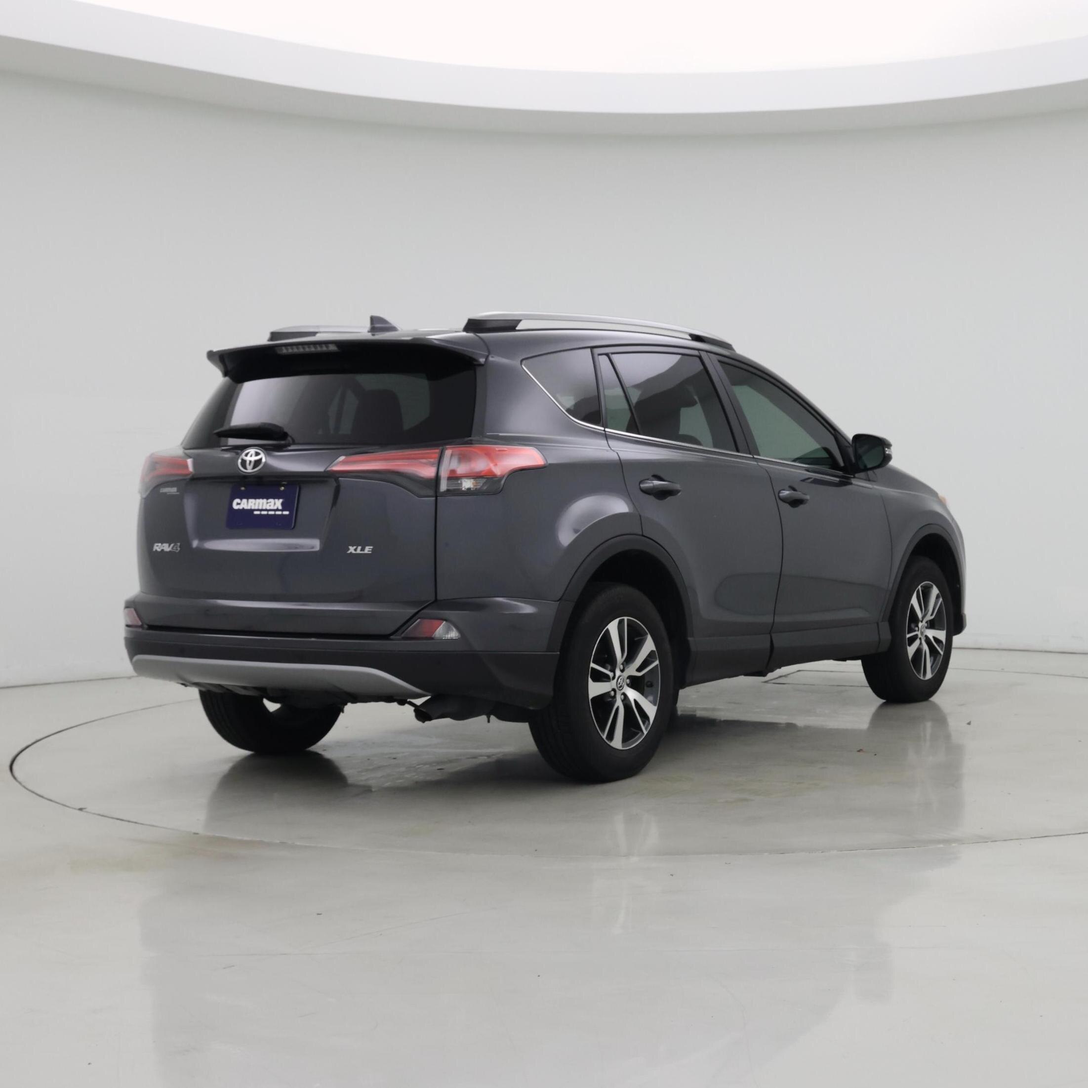 Thumbnail: 2018 Toyota RAV4 - 8