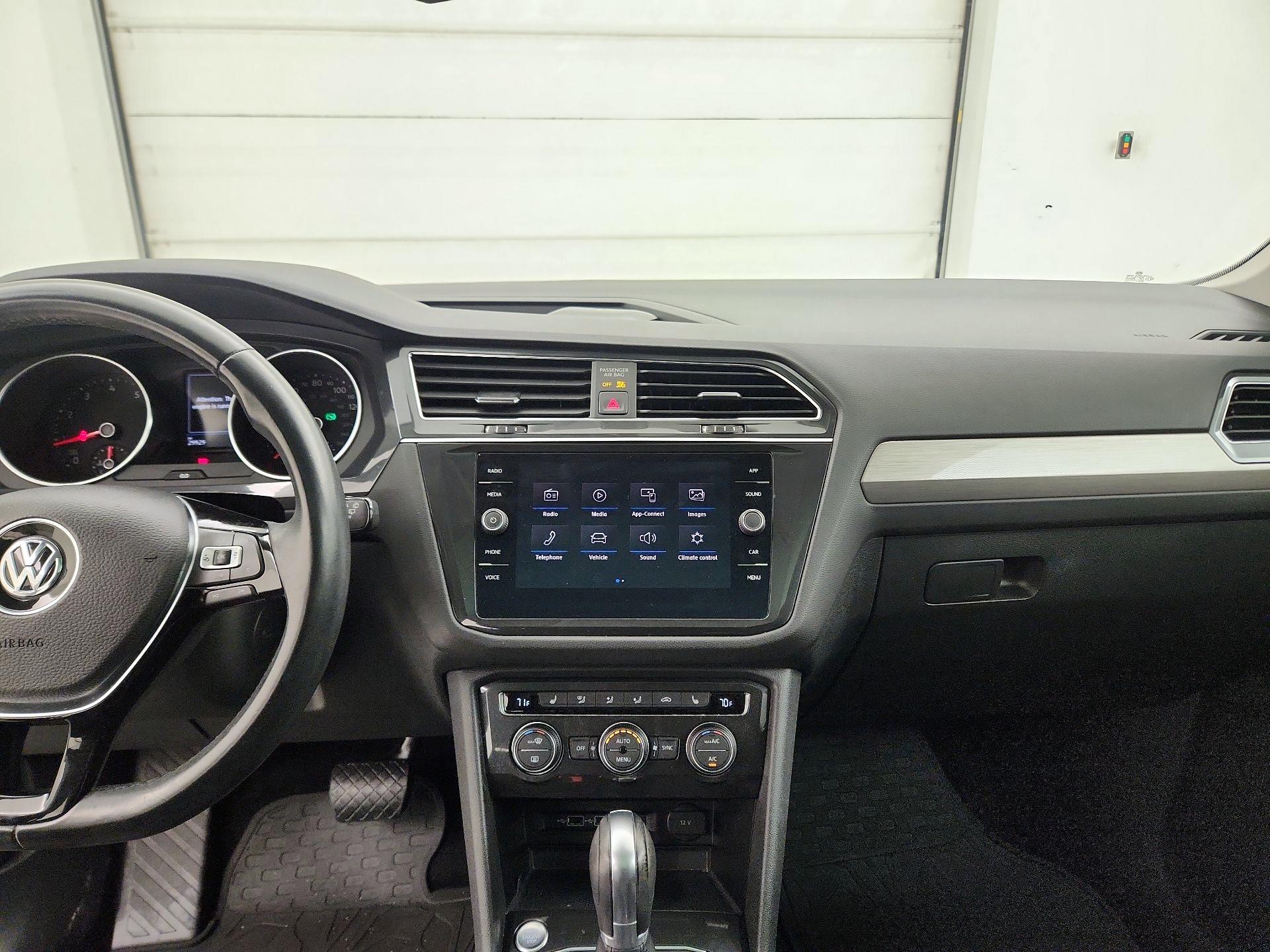 Thumbnail: 2019 Volkswagen Tiguan - 9