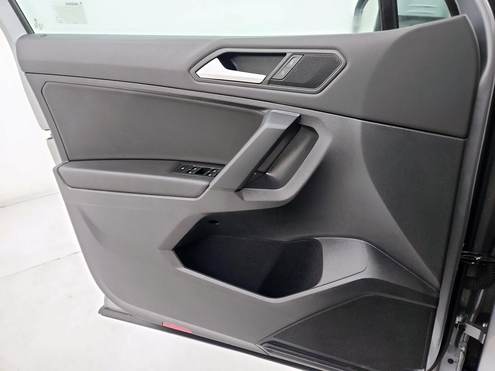 Thumbnail: 2019 Volkswagen Tiguan - 12