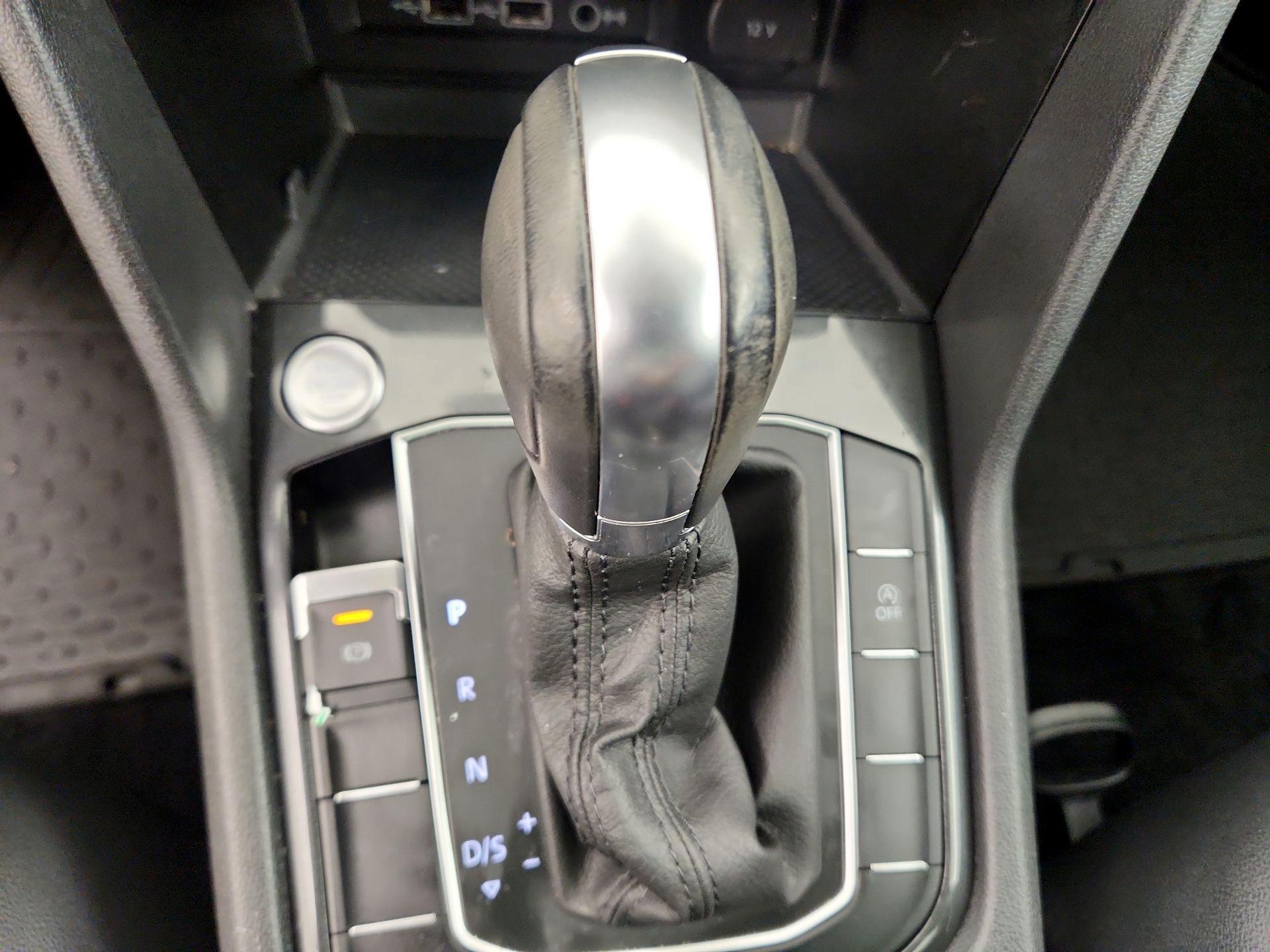 Thumbnail: 2019 Volkswagen Tiguan - 17