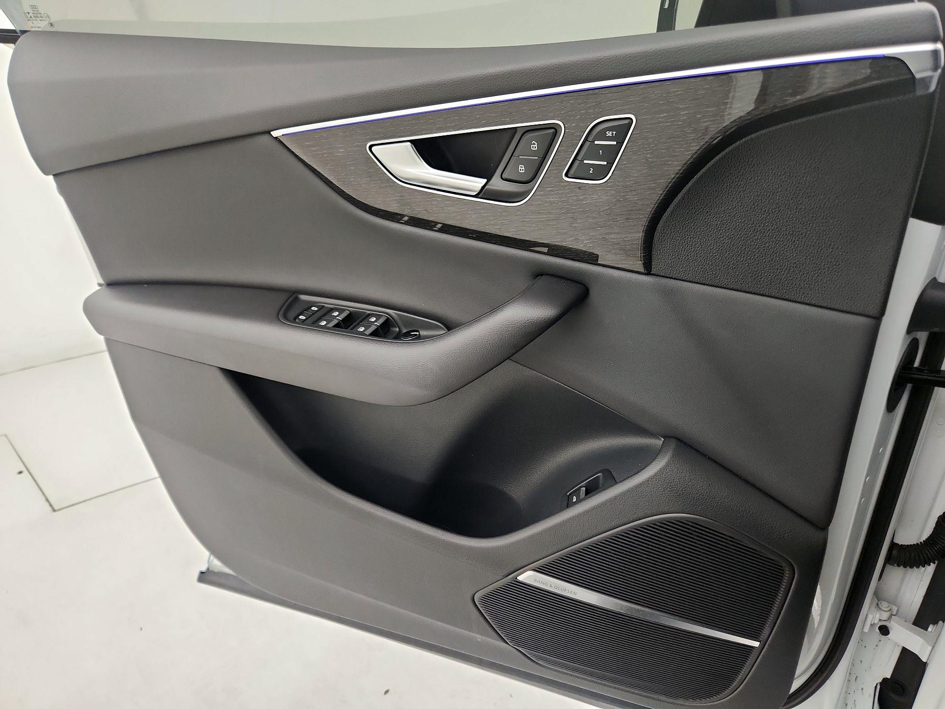 Thumbnail: 2021 Audi Q8 - 12