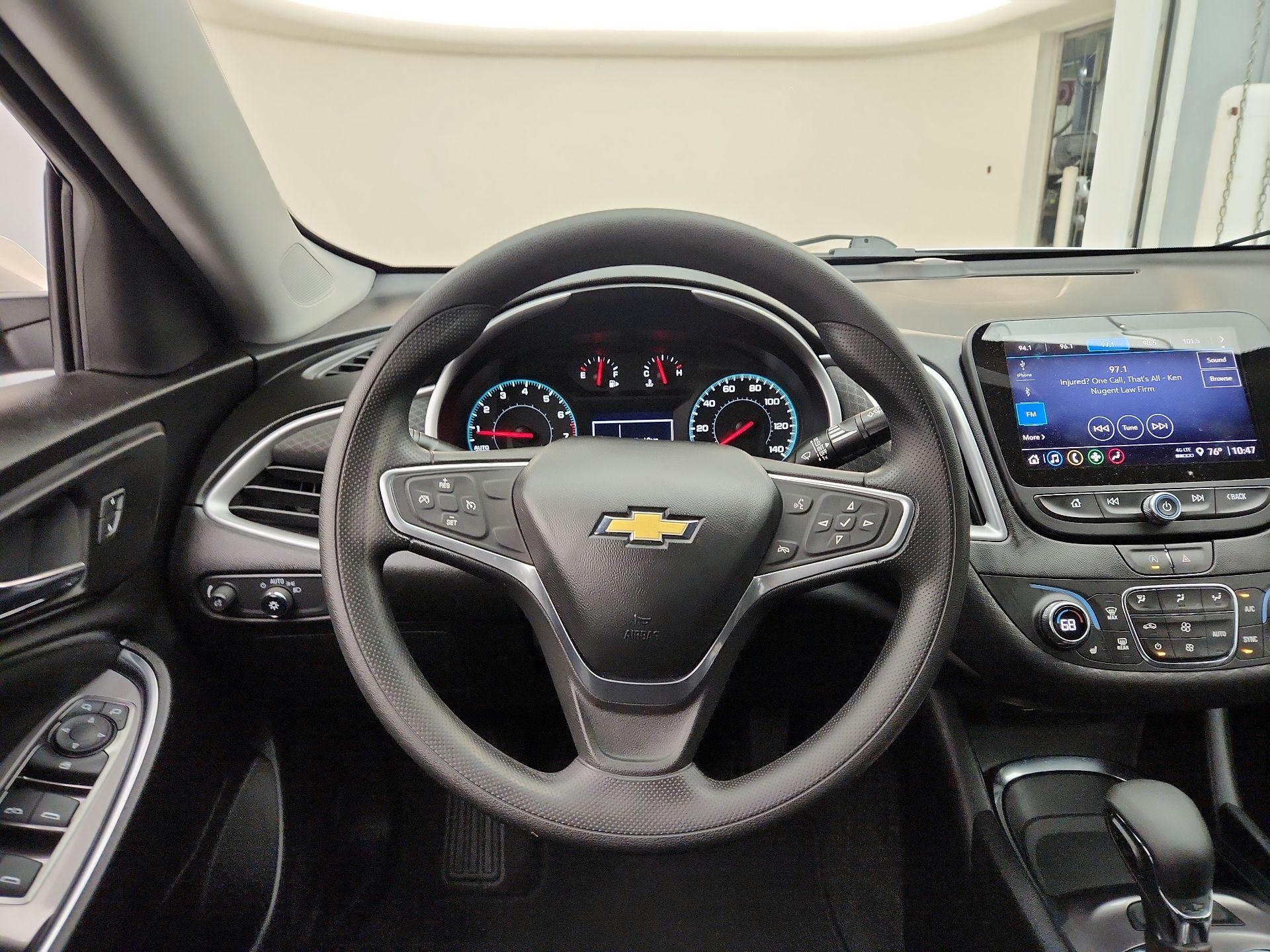 Thumbnail: 2022 Chevrolet Malibu - 10