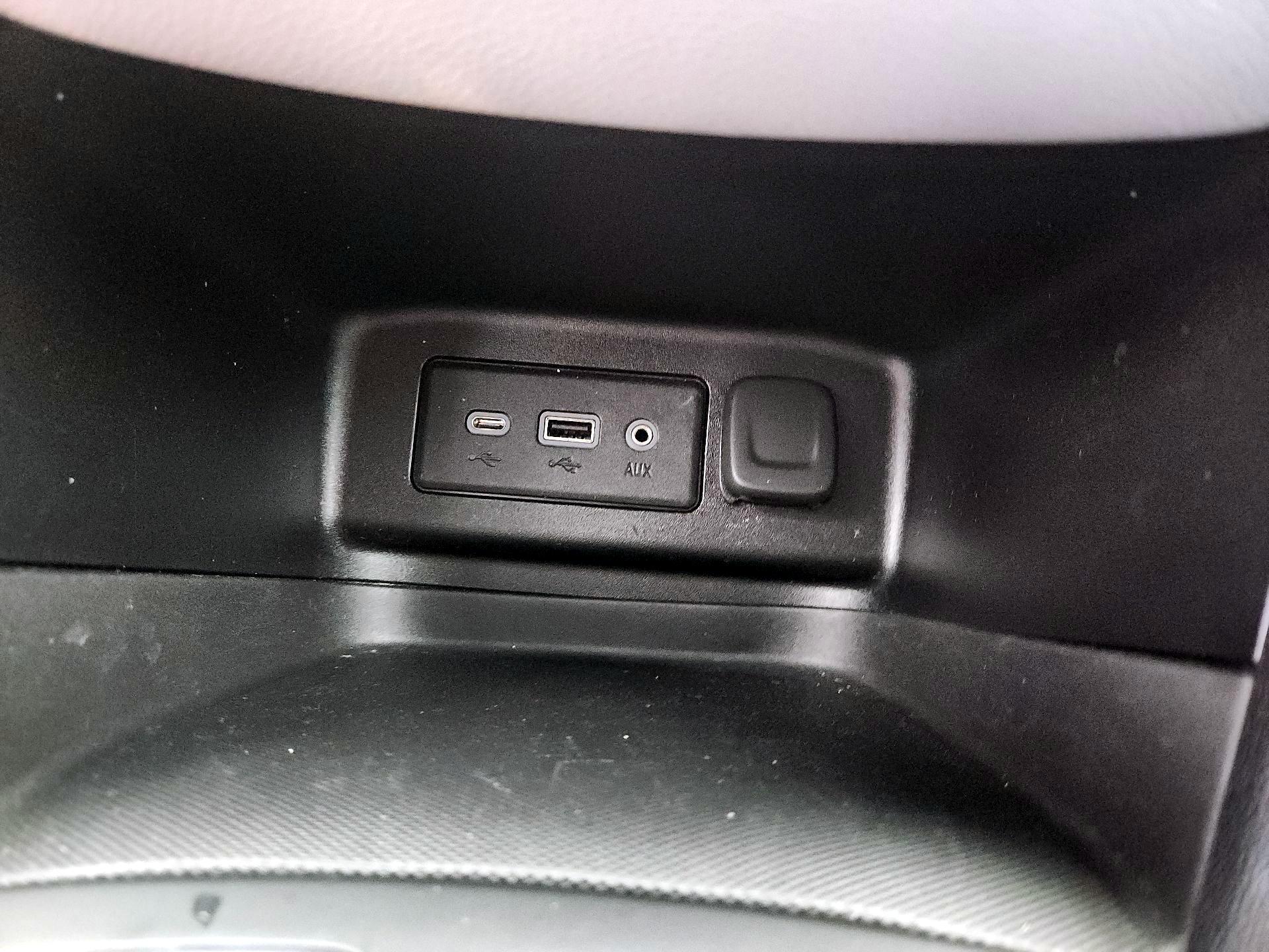 Thumbnail: 2020 Chevrolet Equinox - 18