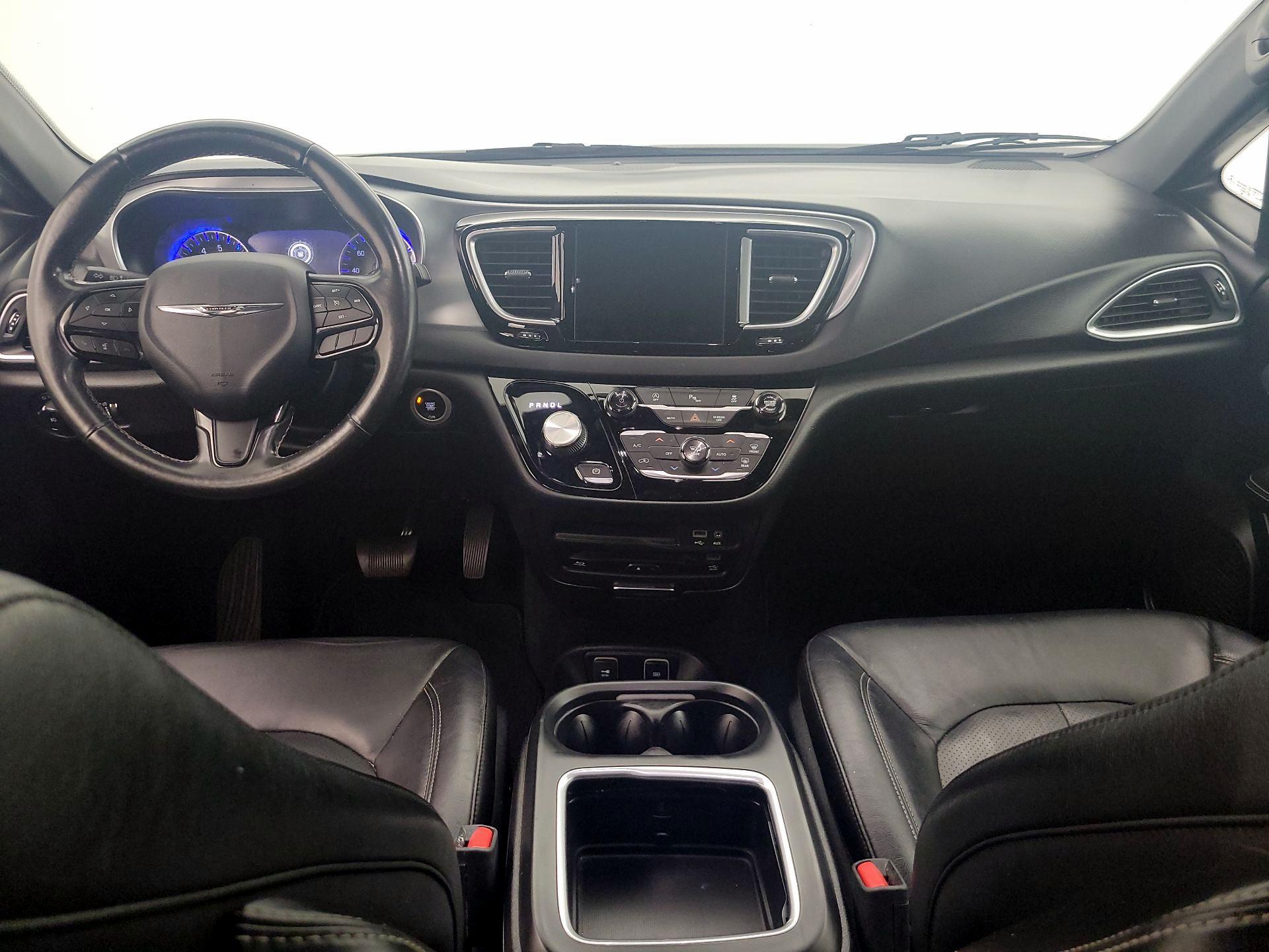 Thumbnail: 2019 Chrysler Pacifica - 9