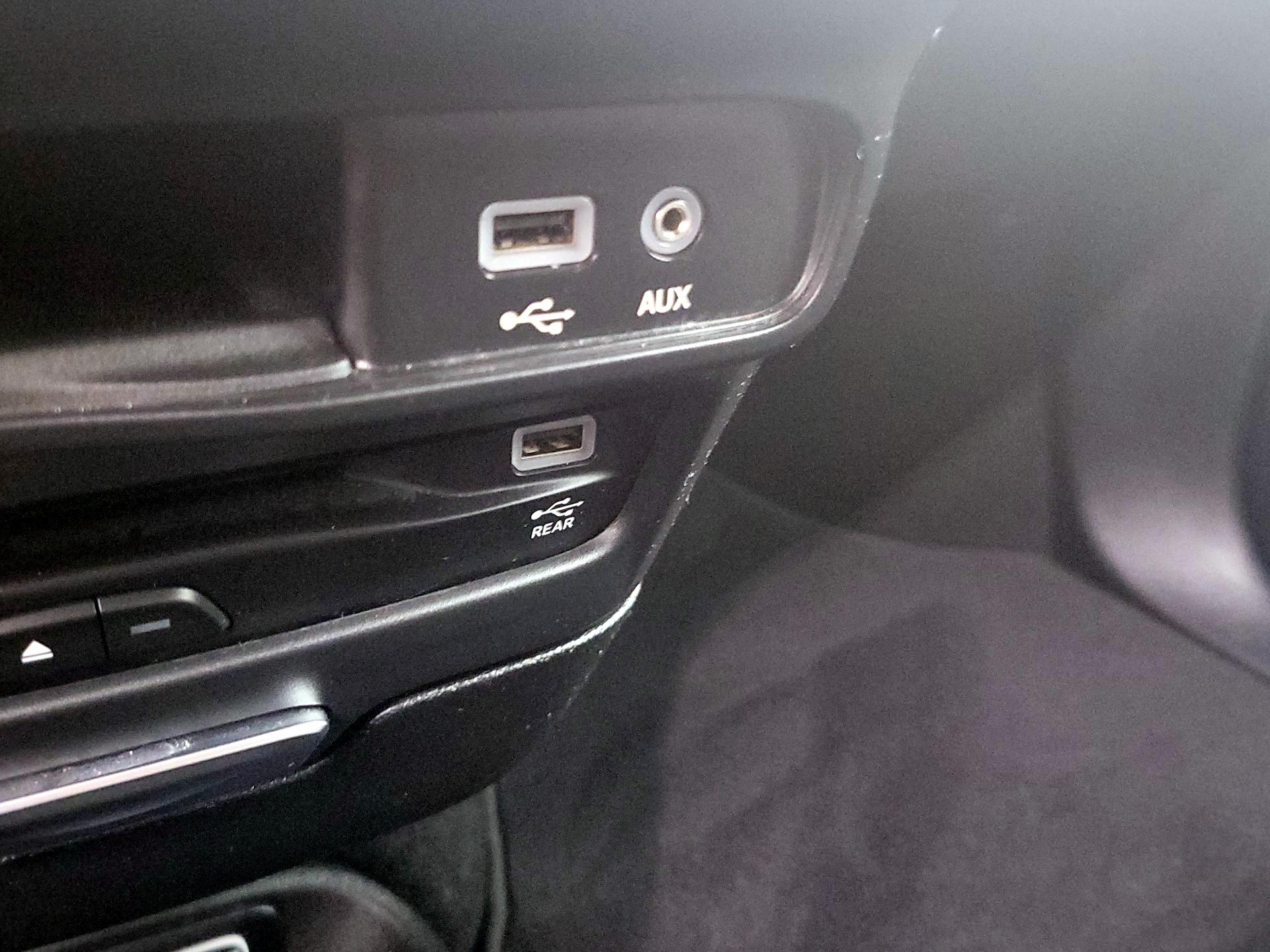 Thumbnail: 2019 Chrysler Pacifica - 19