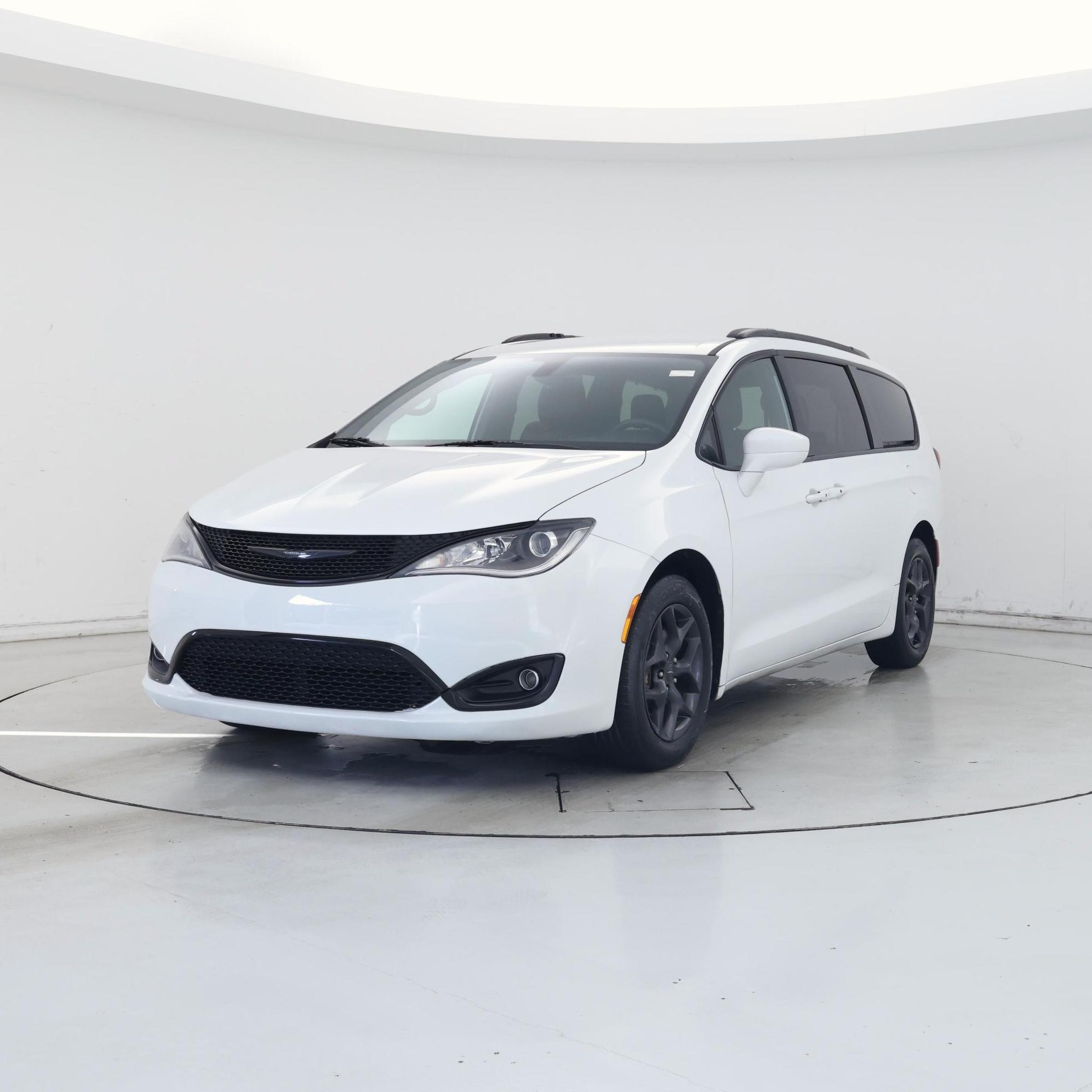 Thumbnail: 2019 Chrysler Pacifica - 4