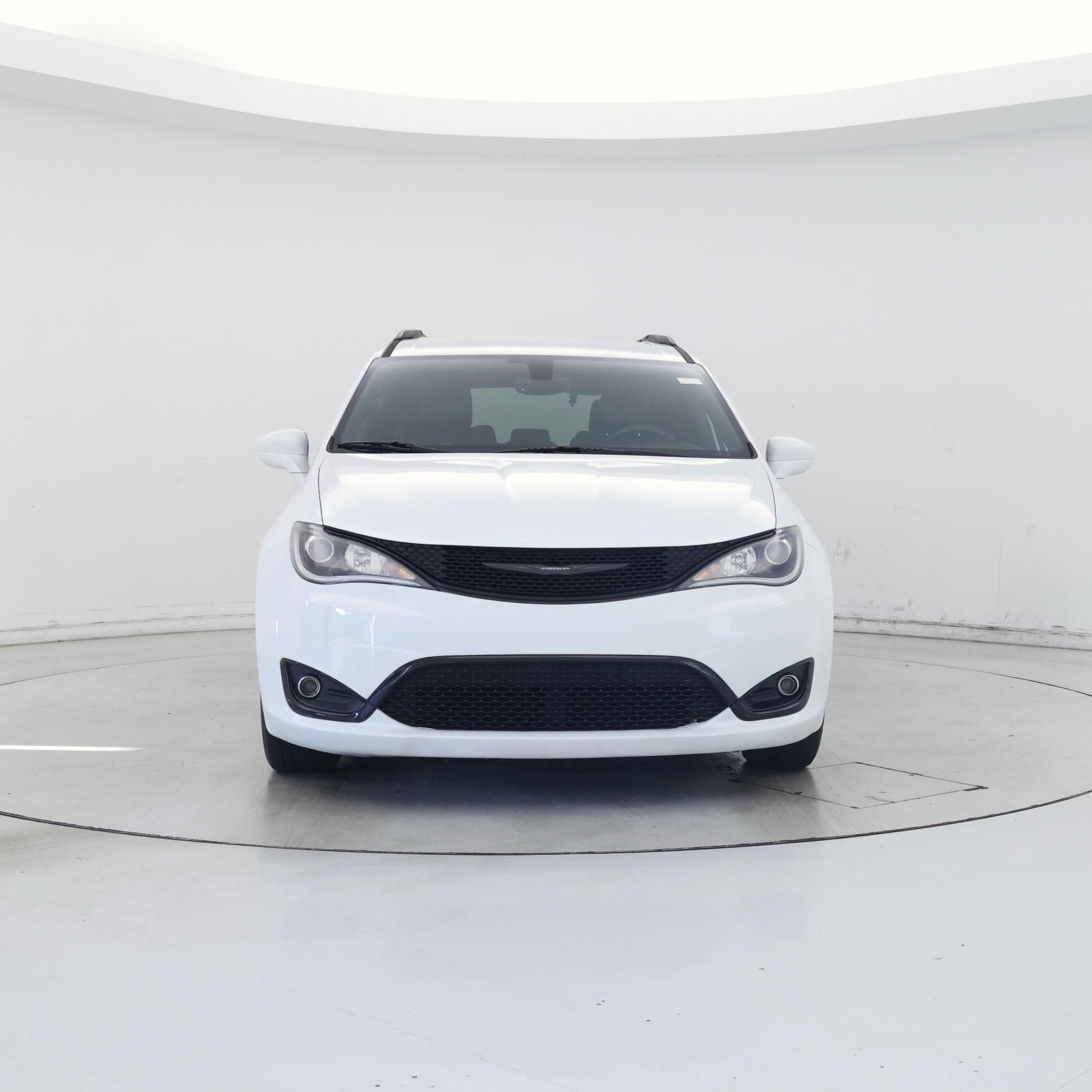 Thumbnail: 2019 Chrysler Pacifica - 5