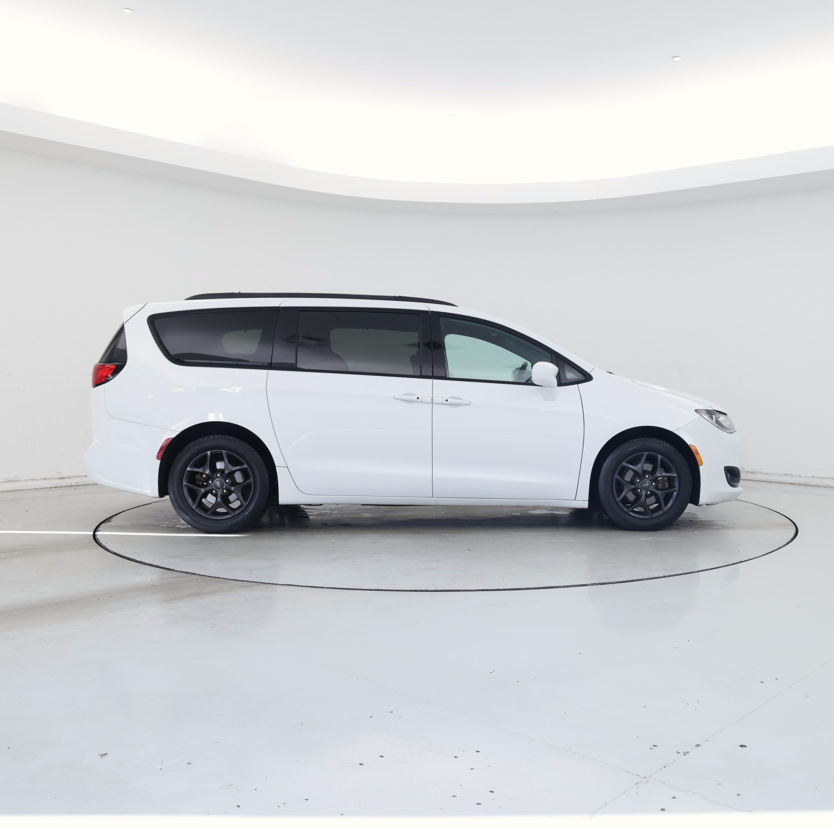 Thumbnail: 2019 Chrysler Pacifica - 7