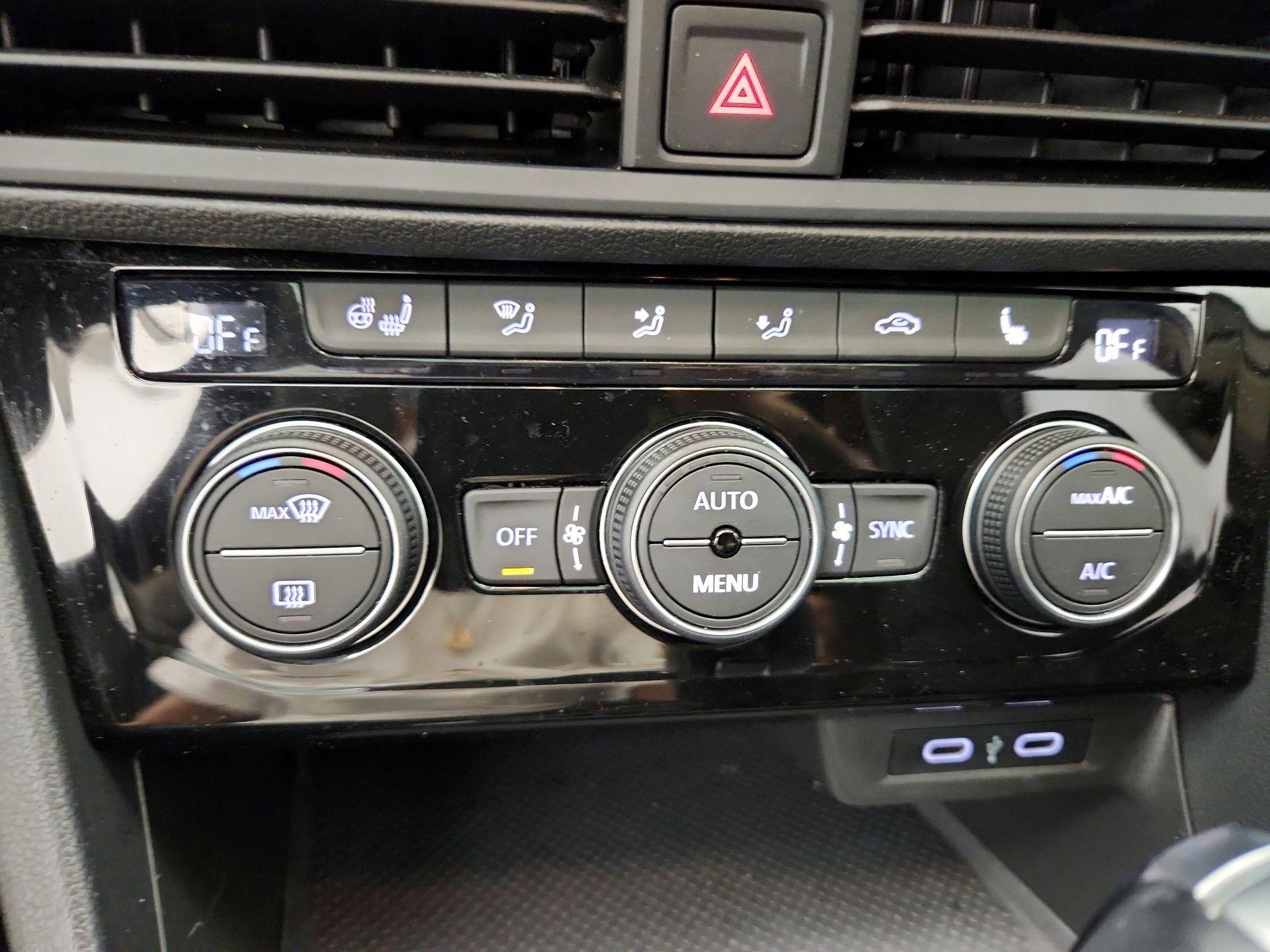 Thumbnail: 2021 Volkswagen Jetta - 16