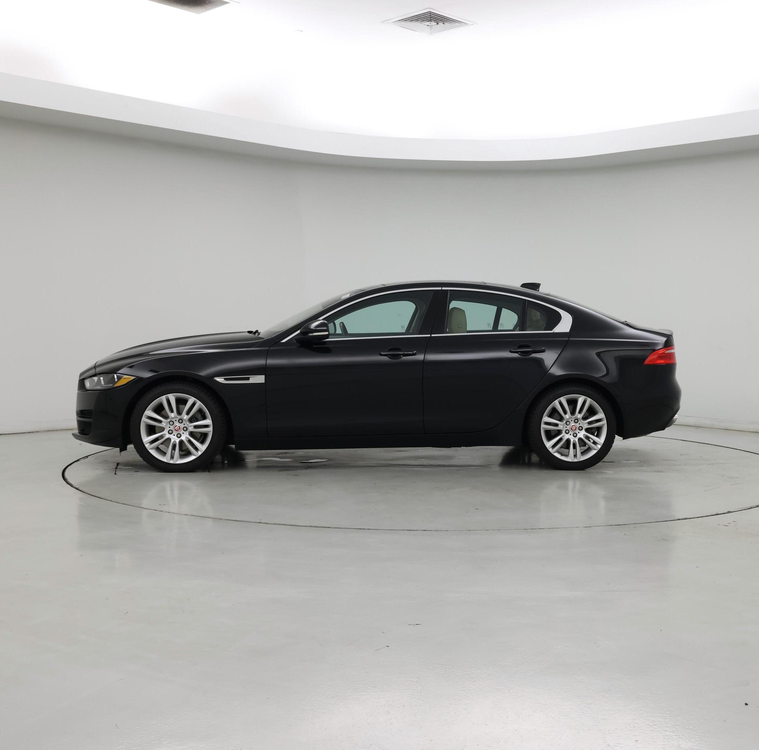 Thumbnail: 2019 Jaguar XE - 3