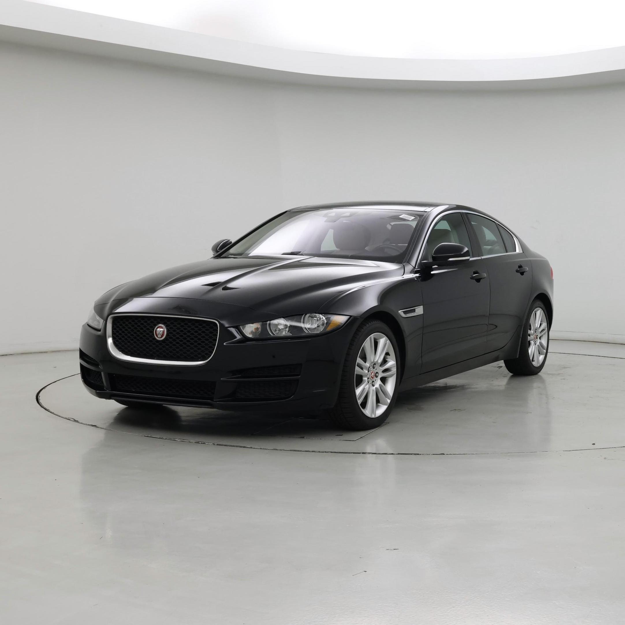 Thumbnail: 2019 Jaguar XE - 4