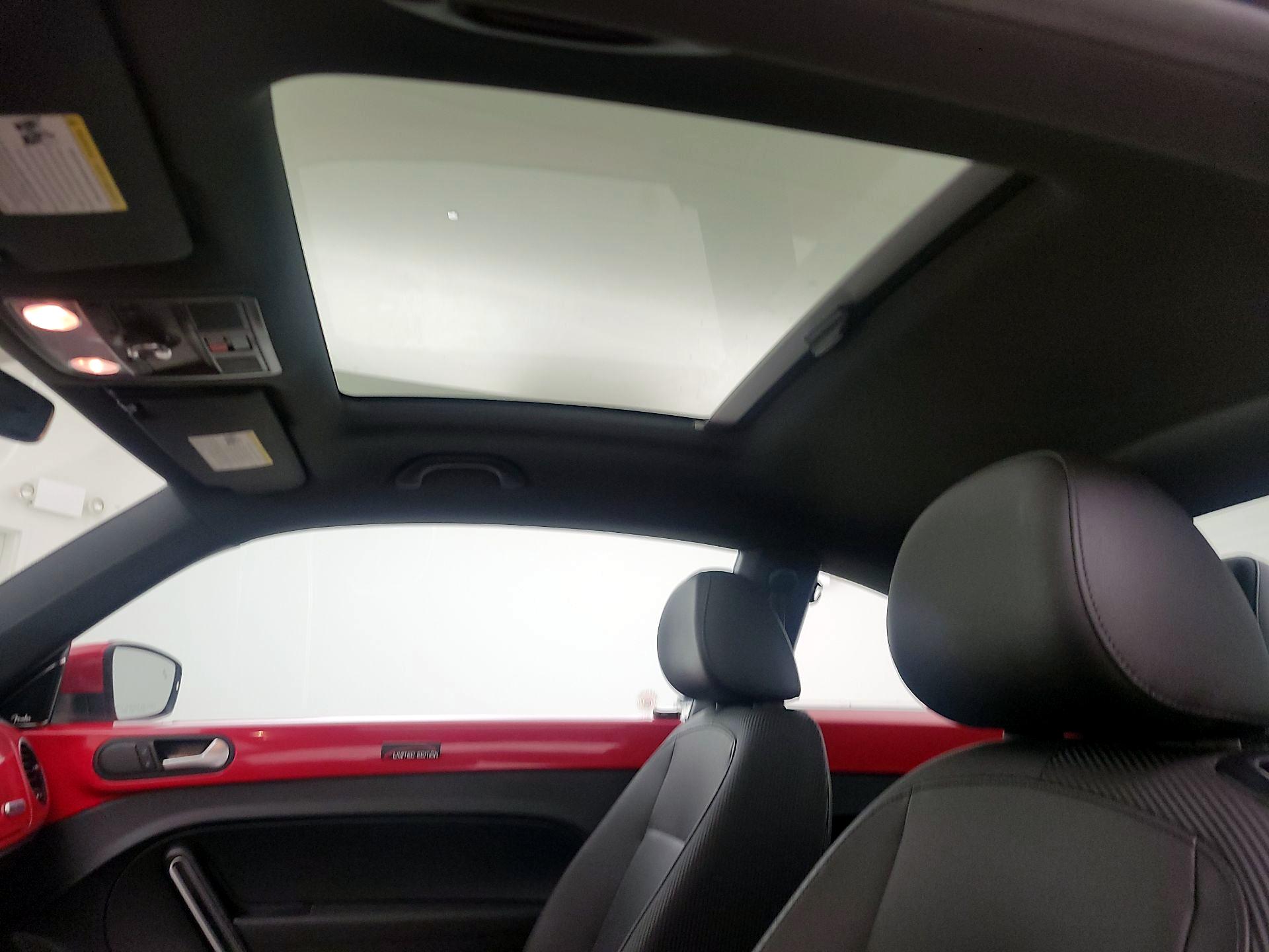 Thumbnail: 2019 Volkswagen Beetle - 20