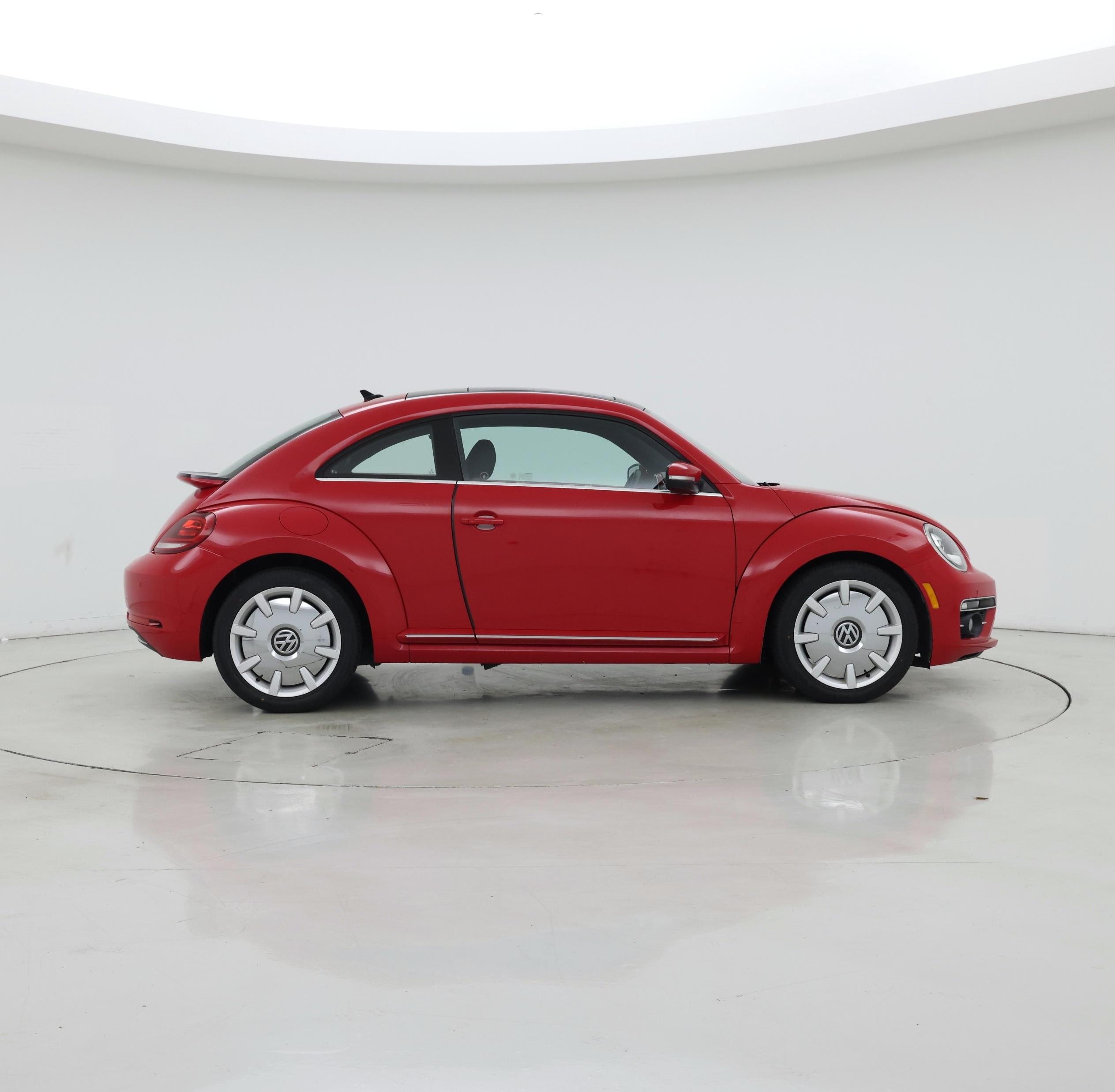 Thumbnail: 2019 Volkswagen Beetle - 7