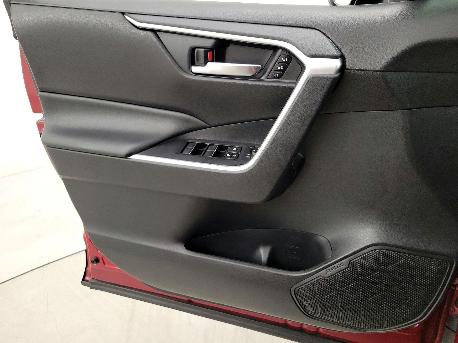 Thumbnail: 2020 Toyota RAV4 - 12