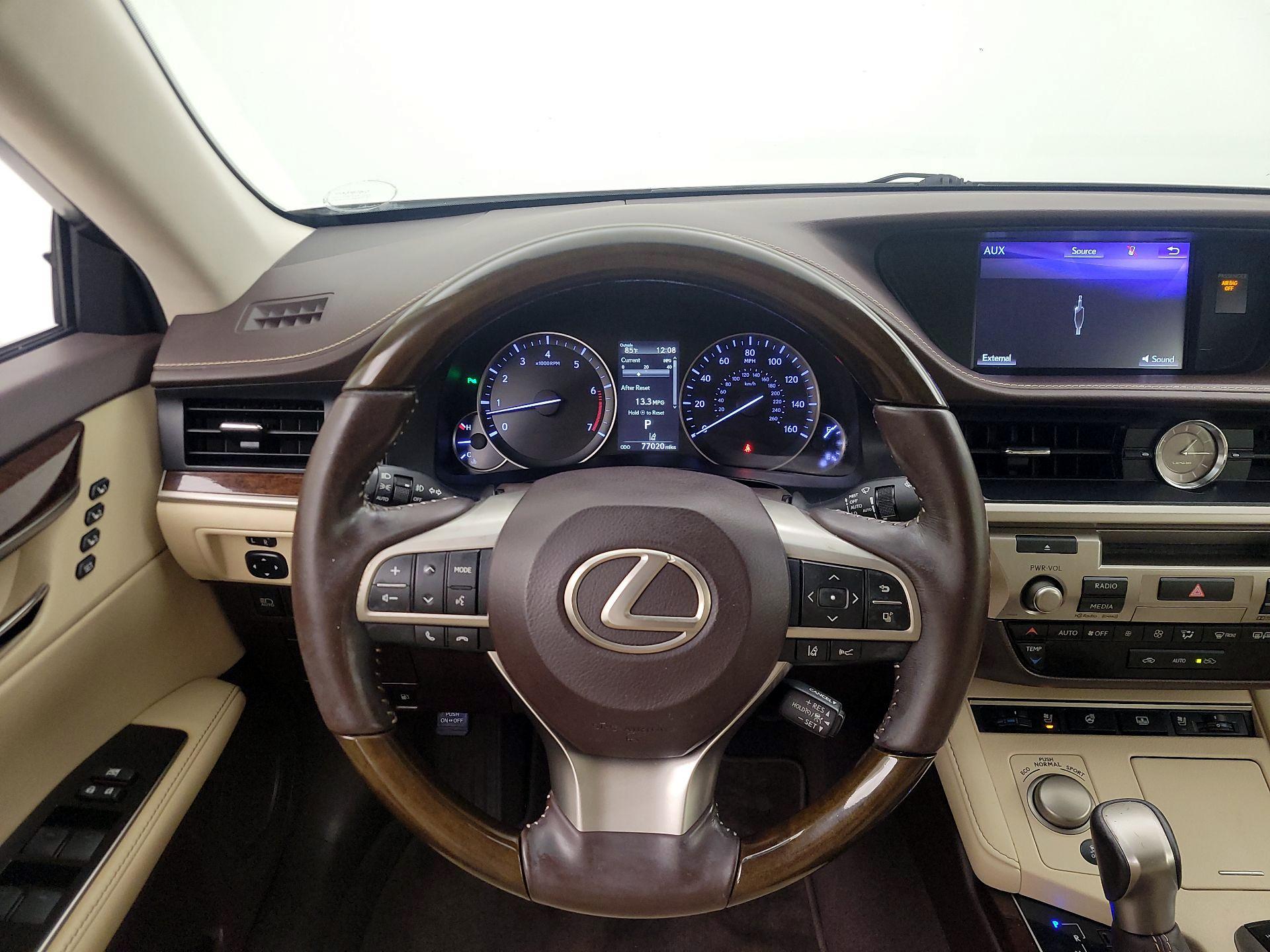 Thumbnail: 2017 Lexus ES - 10