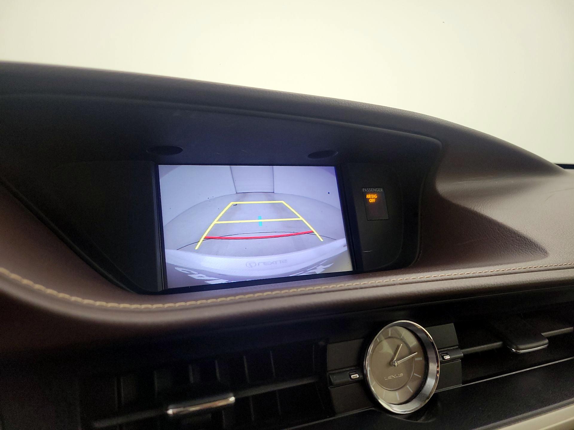 Thumbnail: 2017 Lexus ES - 14