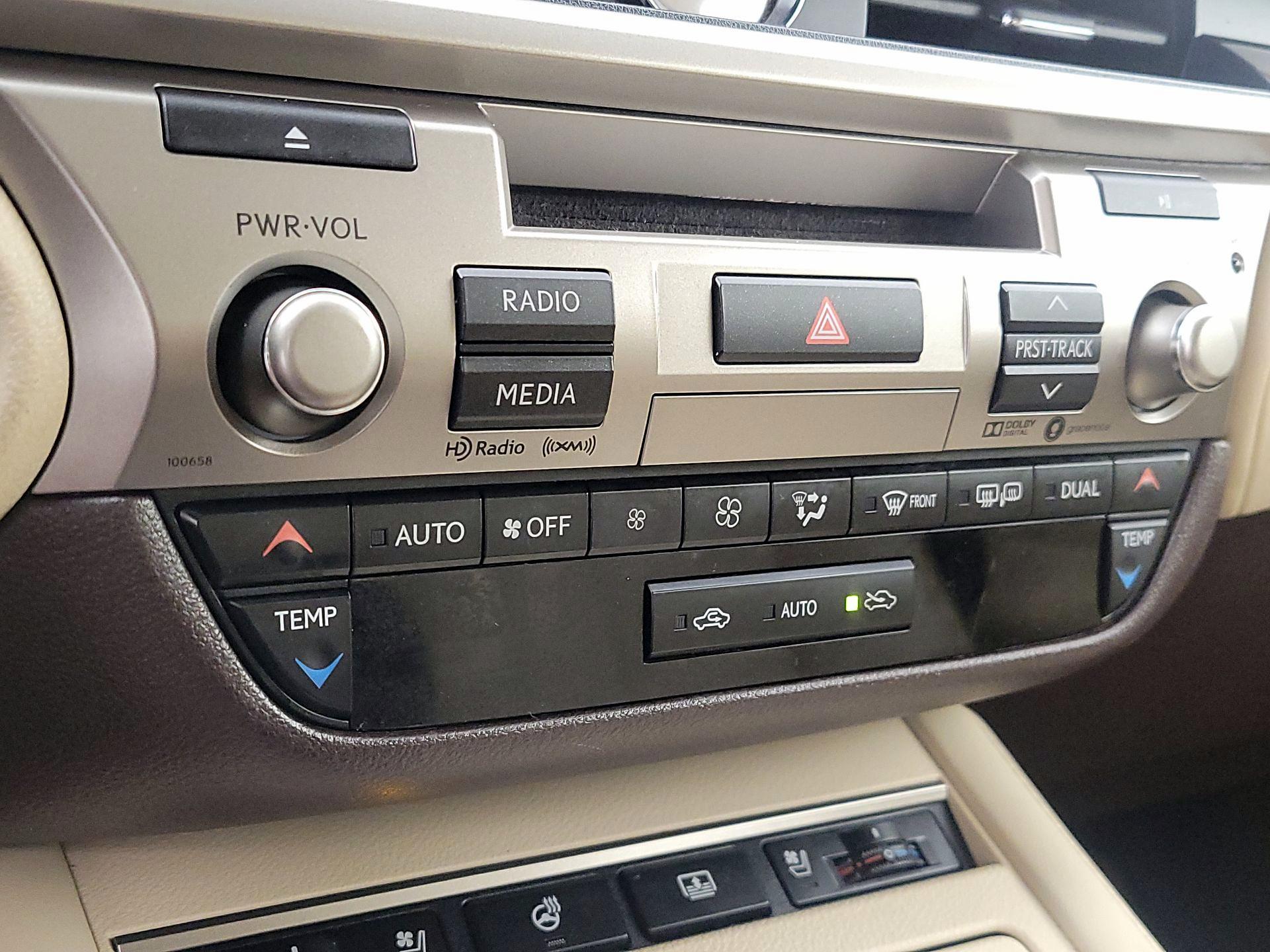 Thumbnail: 2017 Lexus ES - 16