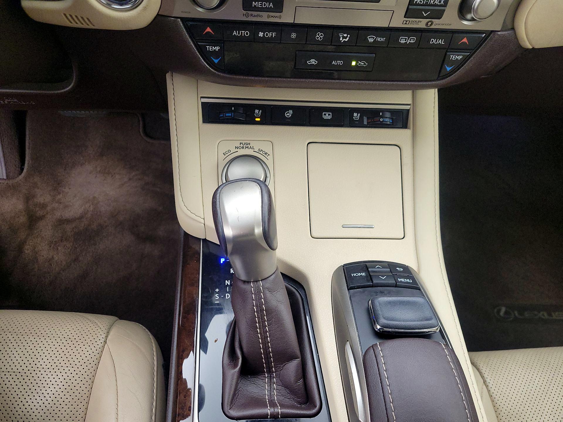 Thumbnail: 2017 Lexus ES - 17