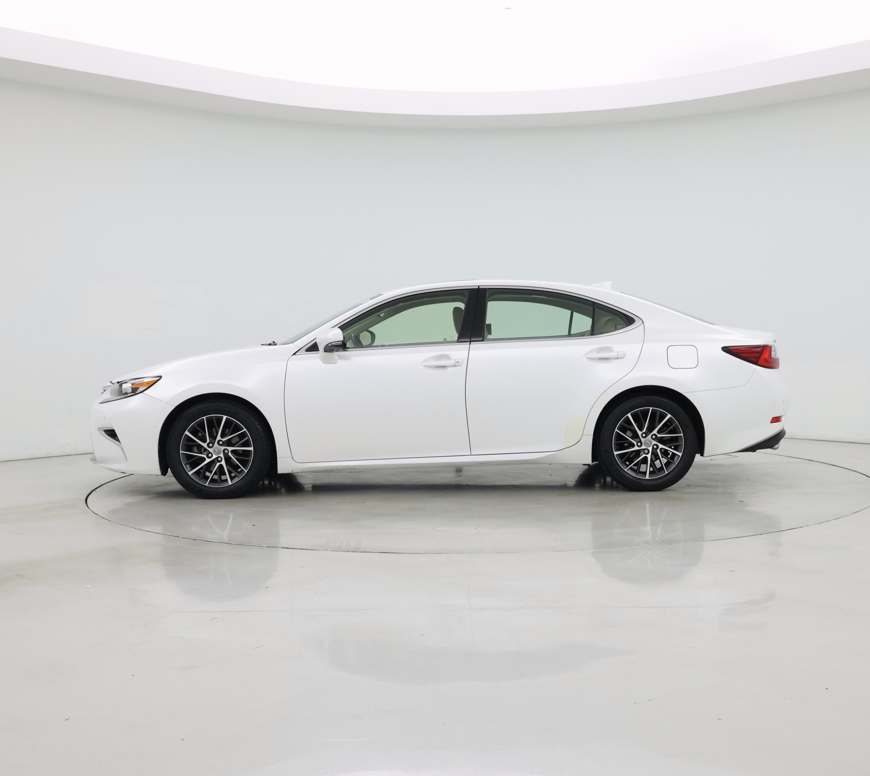 Thumbnail: 2017 Lexus ES - 3