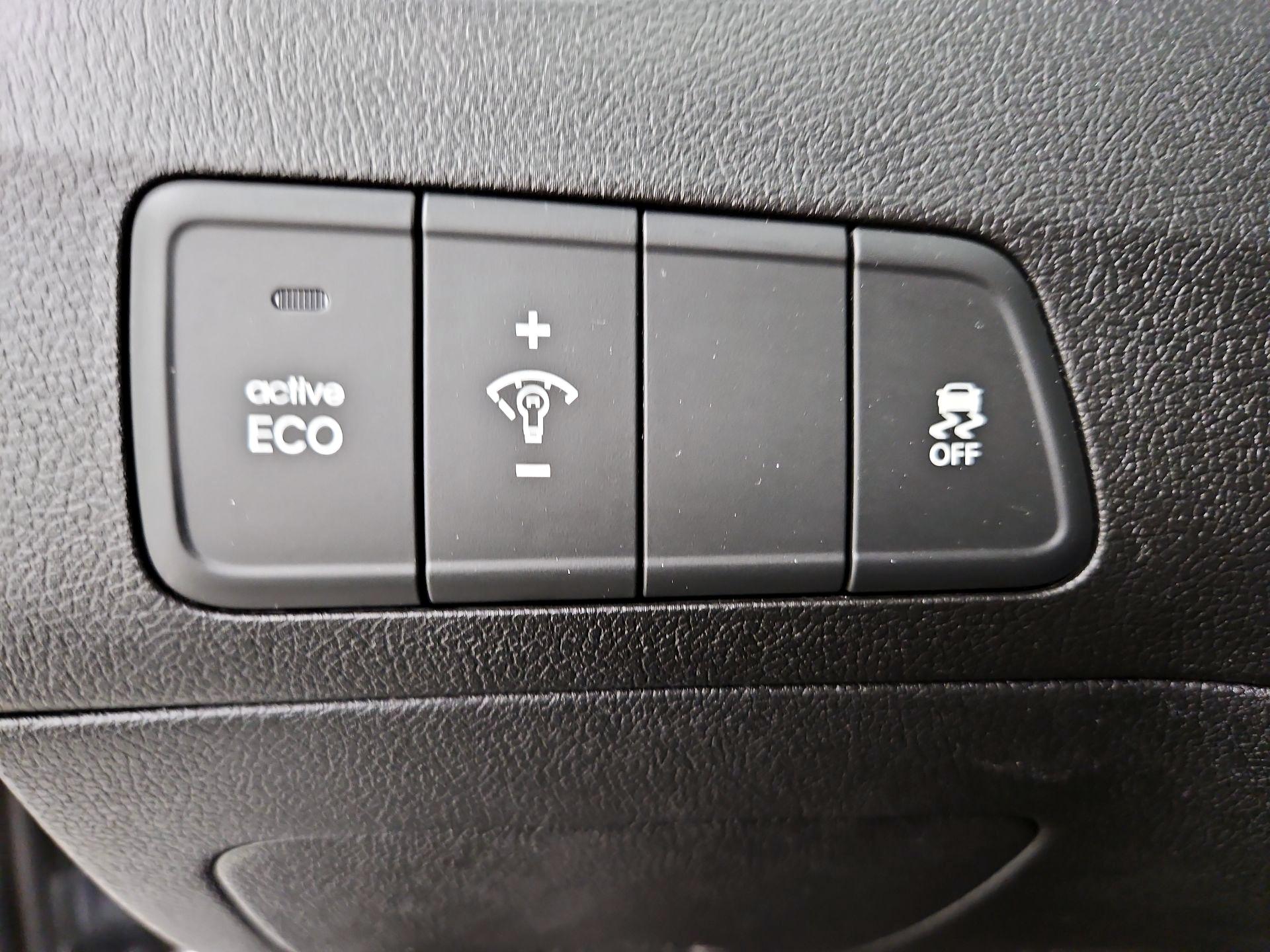 Thumbnail: 2015 Hyundai Elantra - 13