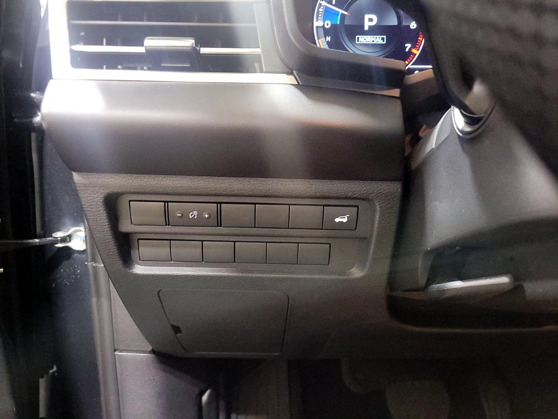 Thumbnail: 2024 Mitsubishi Outlander - 13