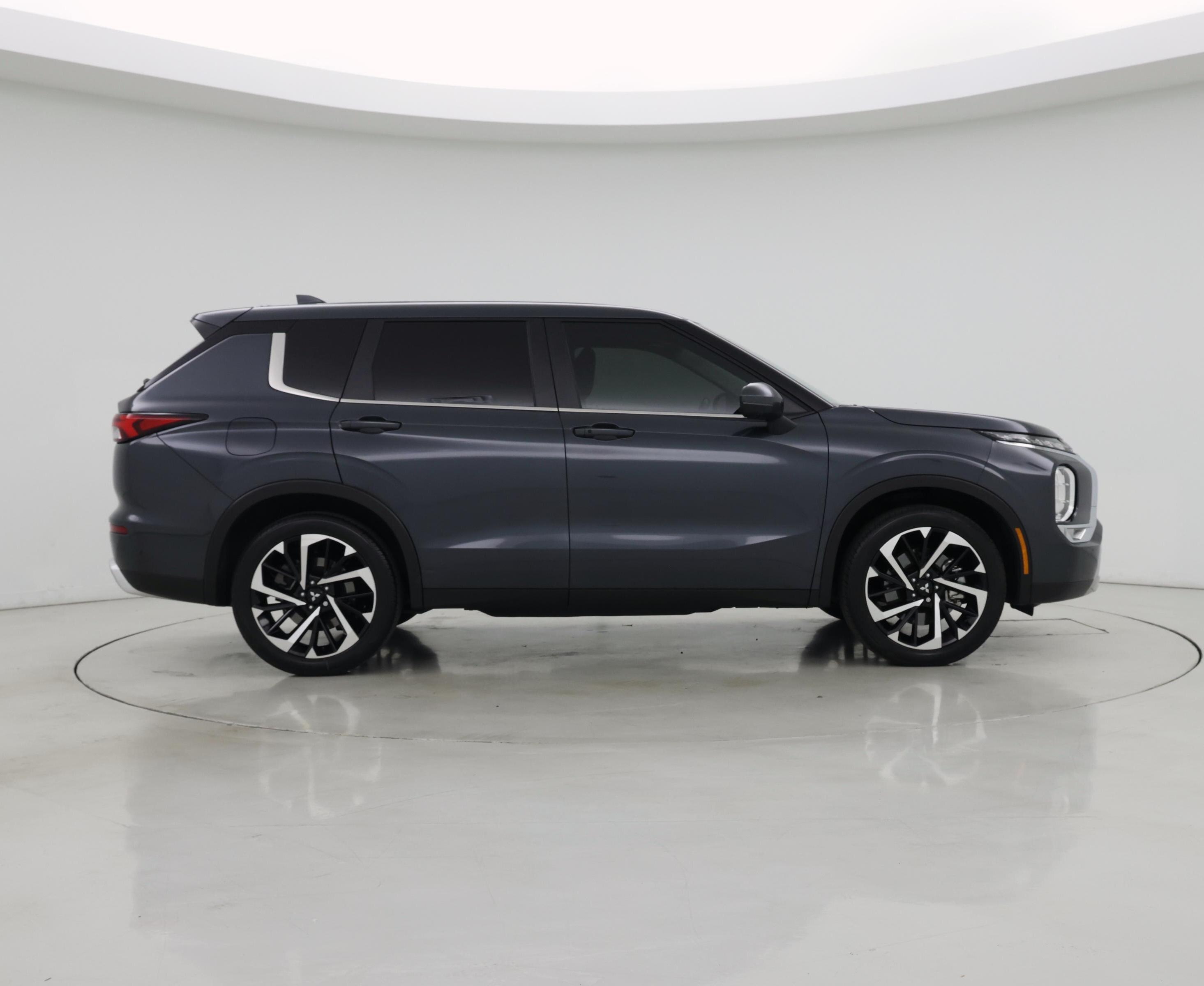 Thumbnail: 2024 Mitsubishi Outlander - 7
