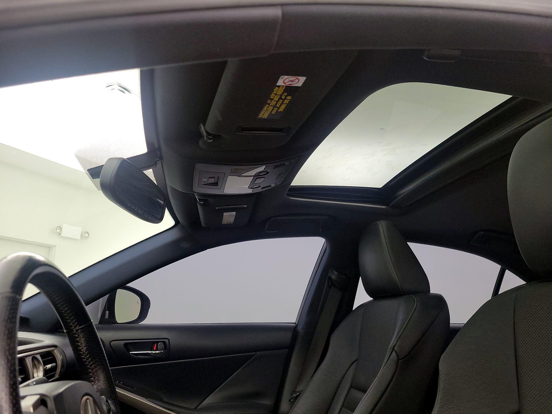 Thumbnail: 2016 Lexus IS - 19