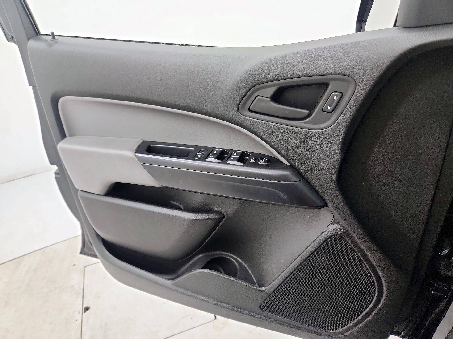Thumbnail: 2022 Chevrolet Colorado - 12