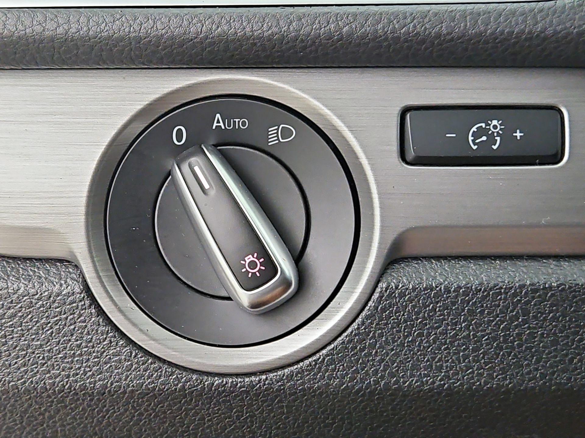Thumbnail: 2015 Volkswagen Passat - 13
