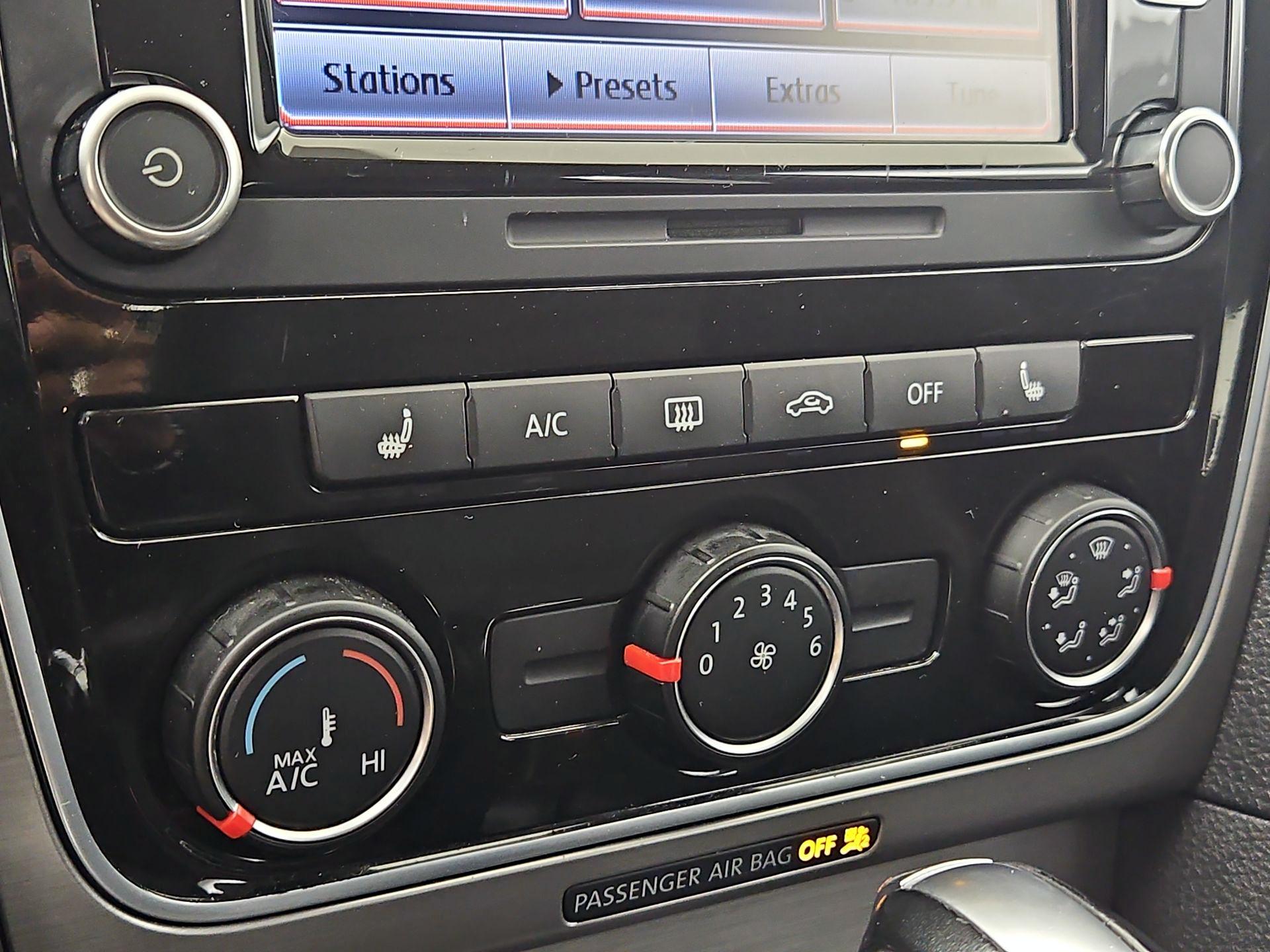 Thumbnail: 2015 Volkswagen Passat - 16