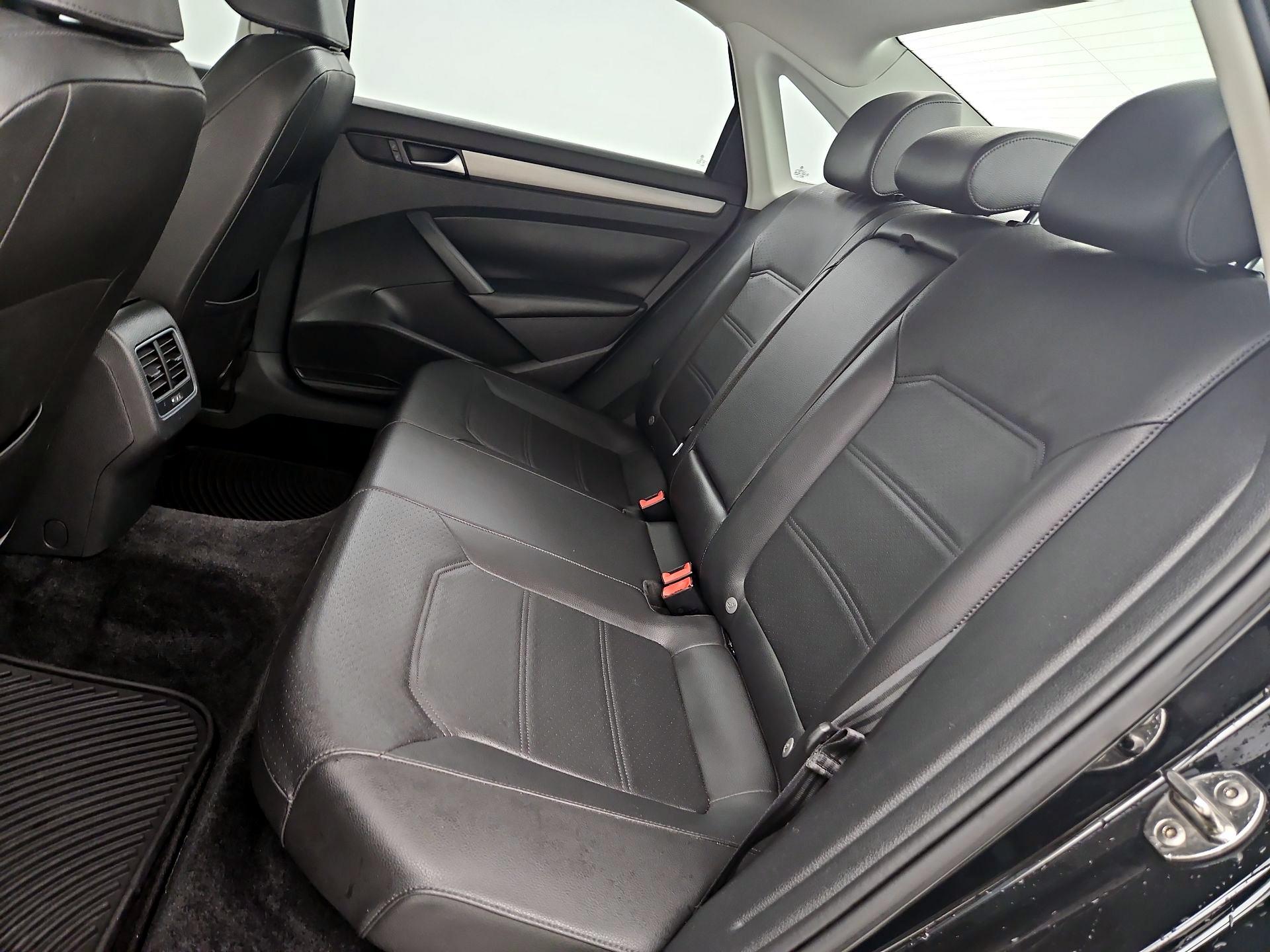 Thumbnail: 2015 Volkswagen Passat - 19