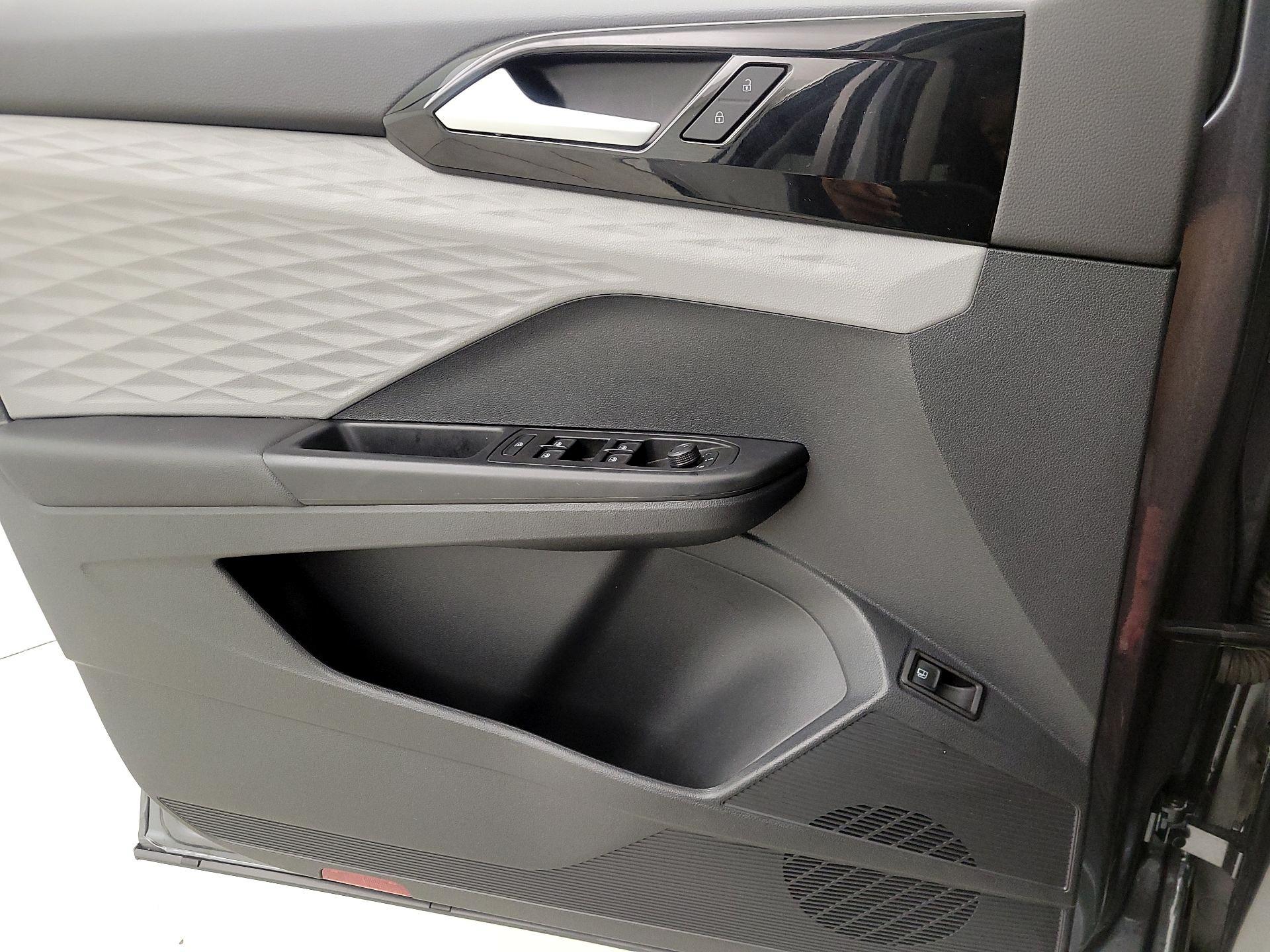 Thumbnail: 2023 Volkswagen Taos - 12