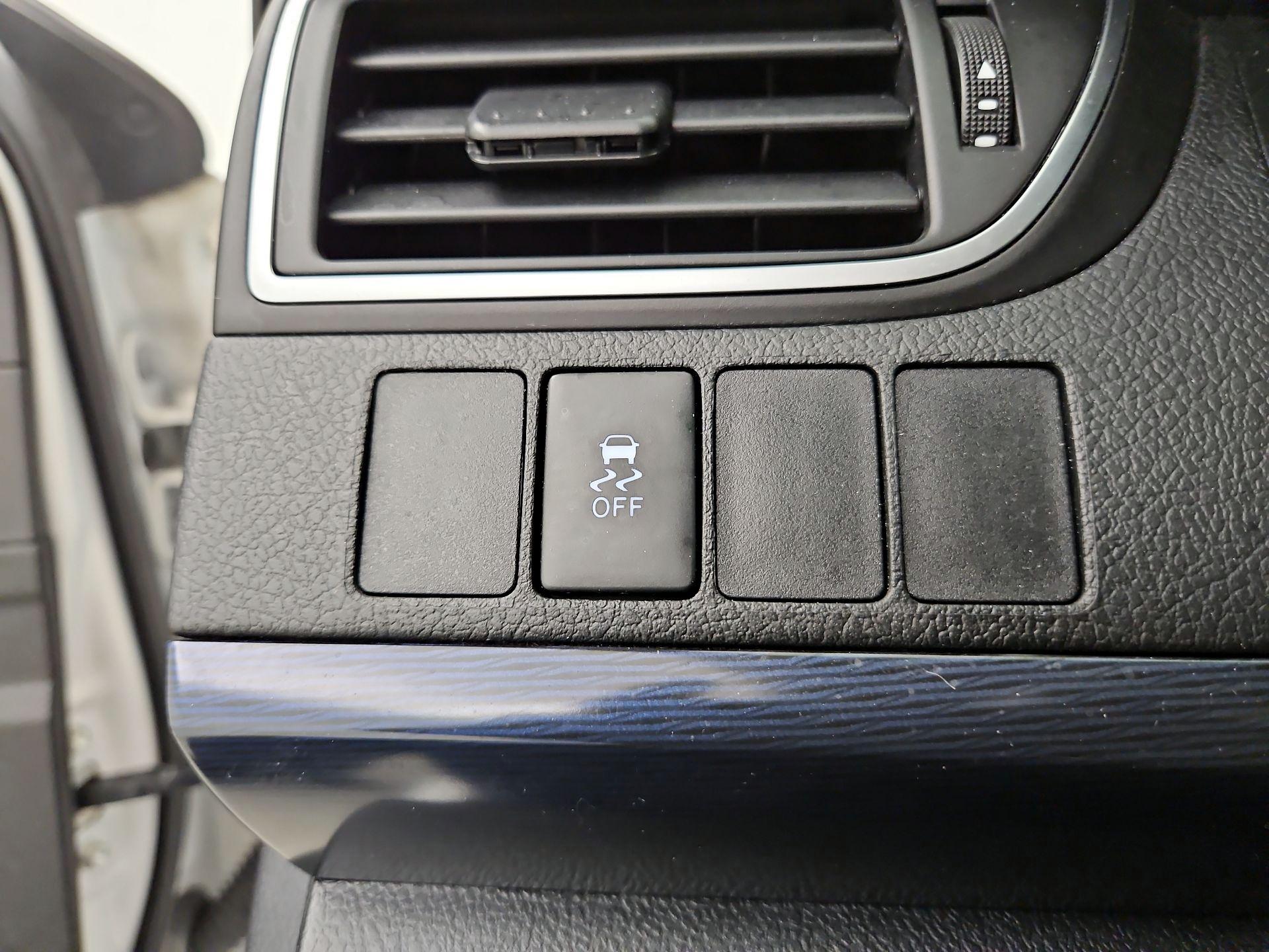 Thumbnail: 2016 Toyota Camry - 13