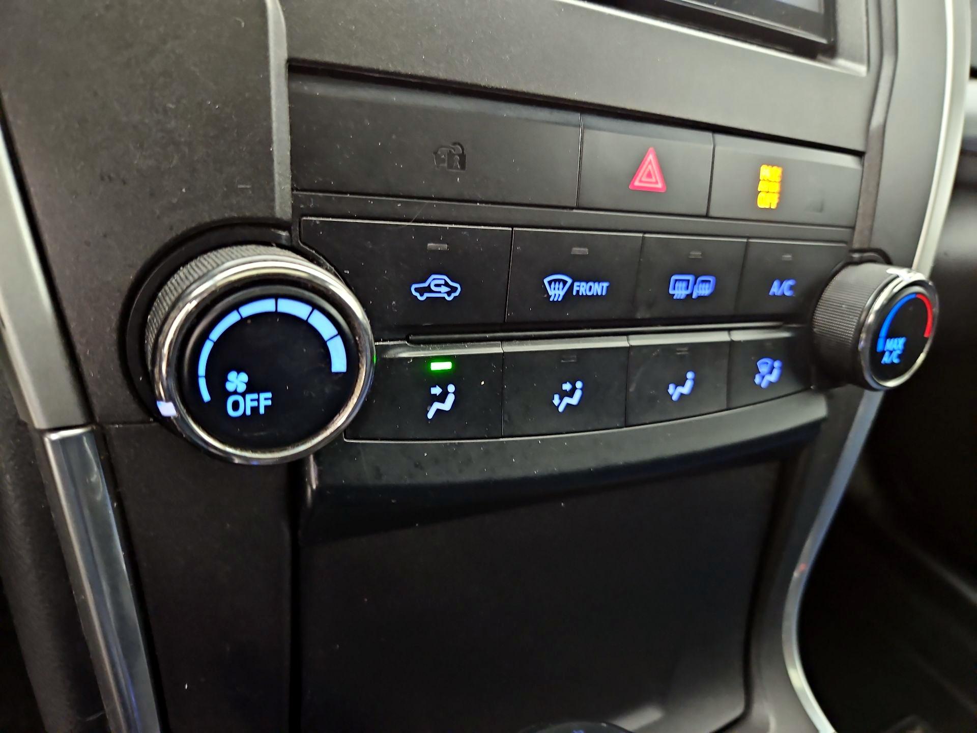 Thumbnail: 2016 Toyota Camry - 16