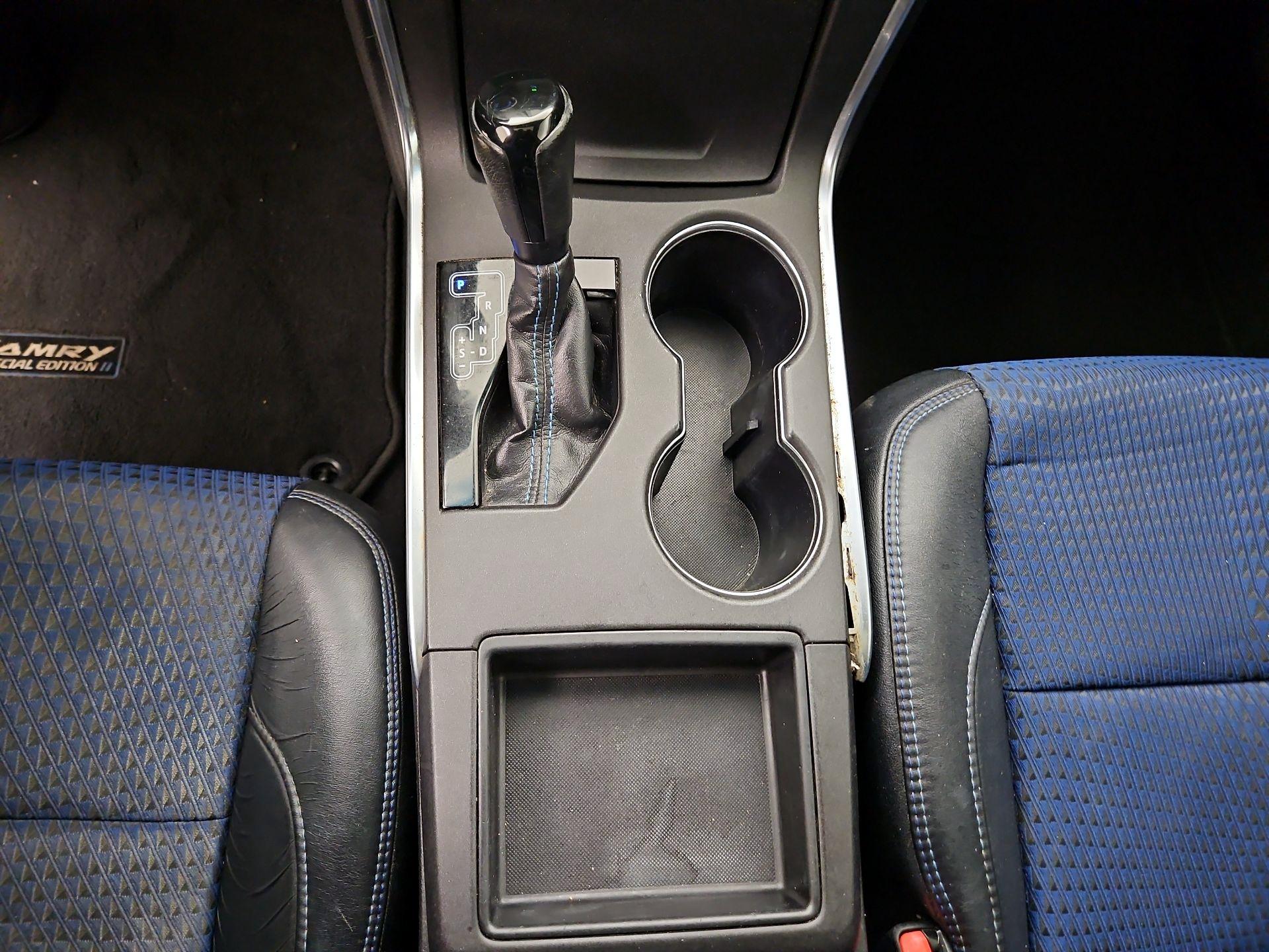 Thumbnail: 2016 Toyota Camry - 17