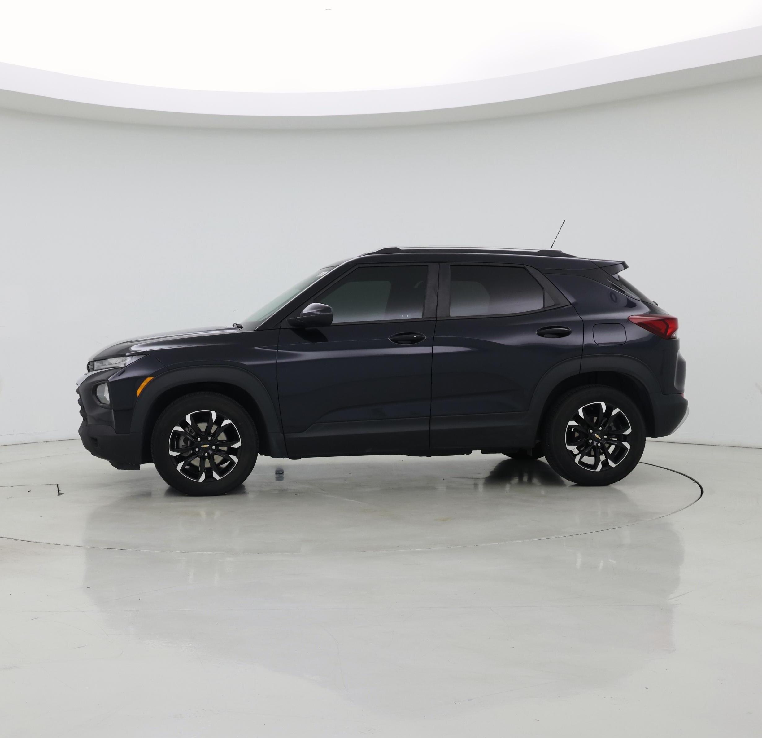 Thumbnail: 2021 Chevrolet TrailBlazer - 3