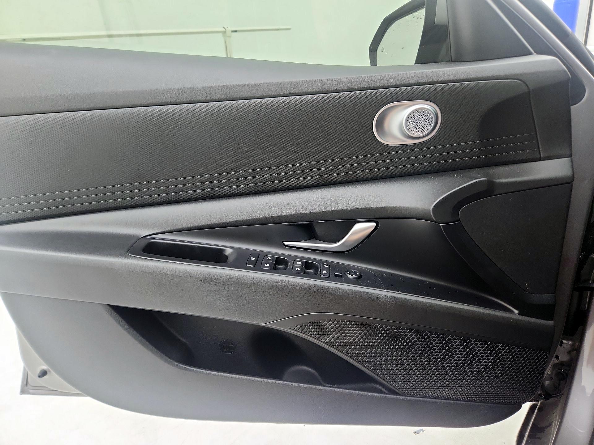 Thumbnail: 2021 Hyundai Elantra - 12