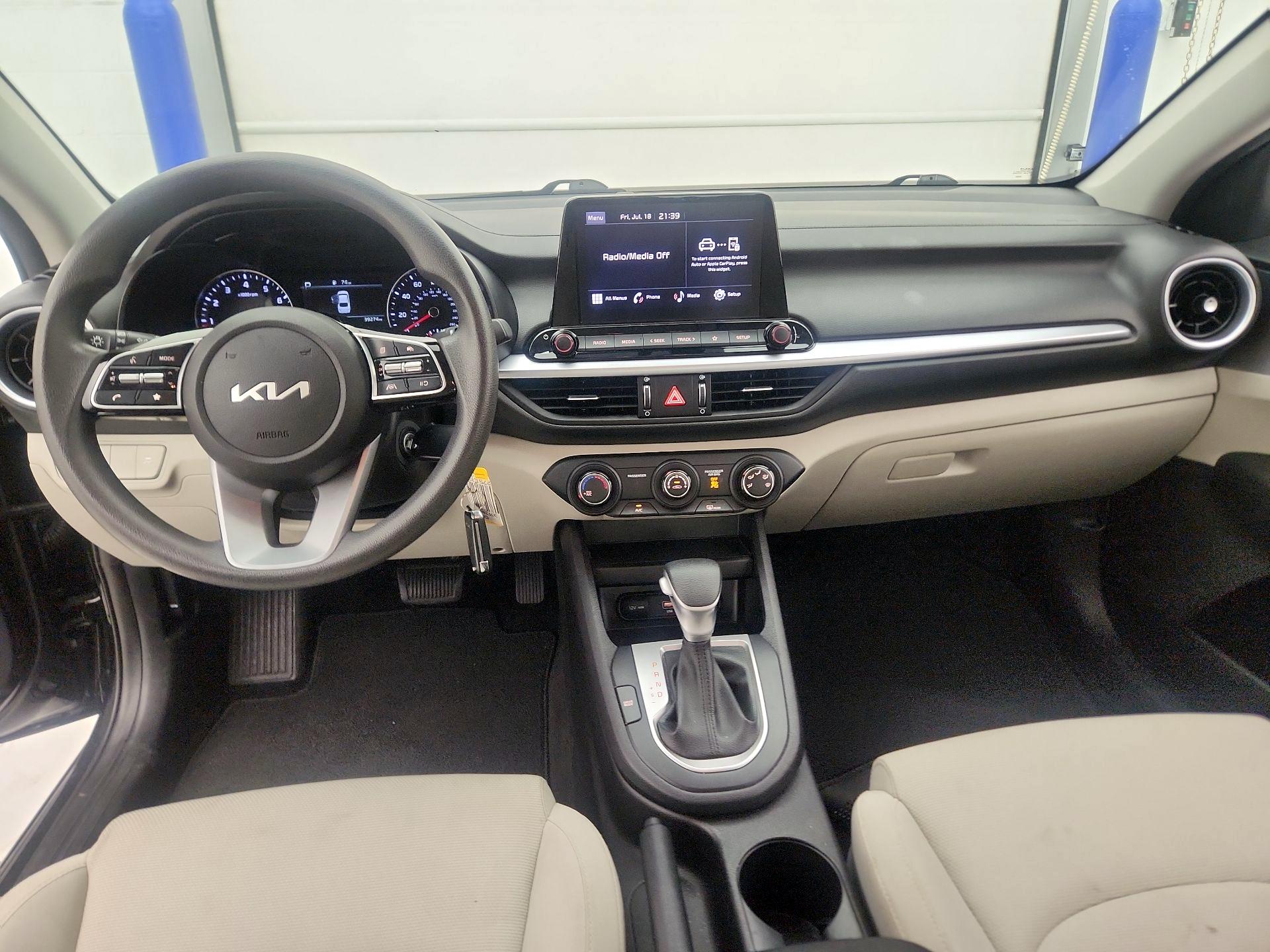 Thumbnail: 2022 Kia Forte - 9
