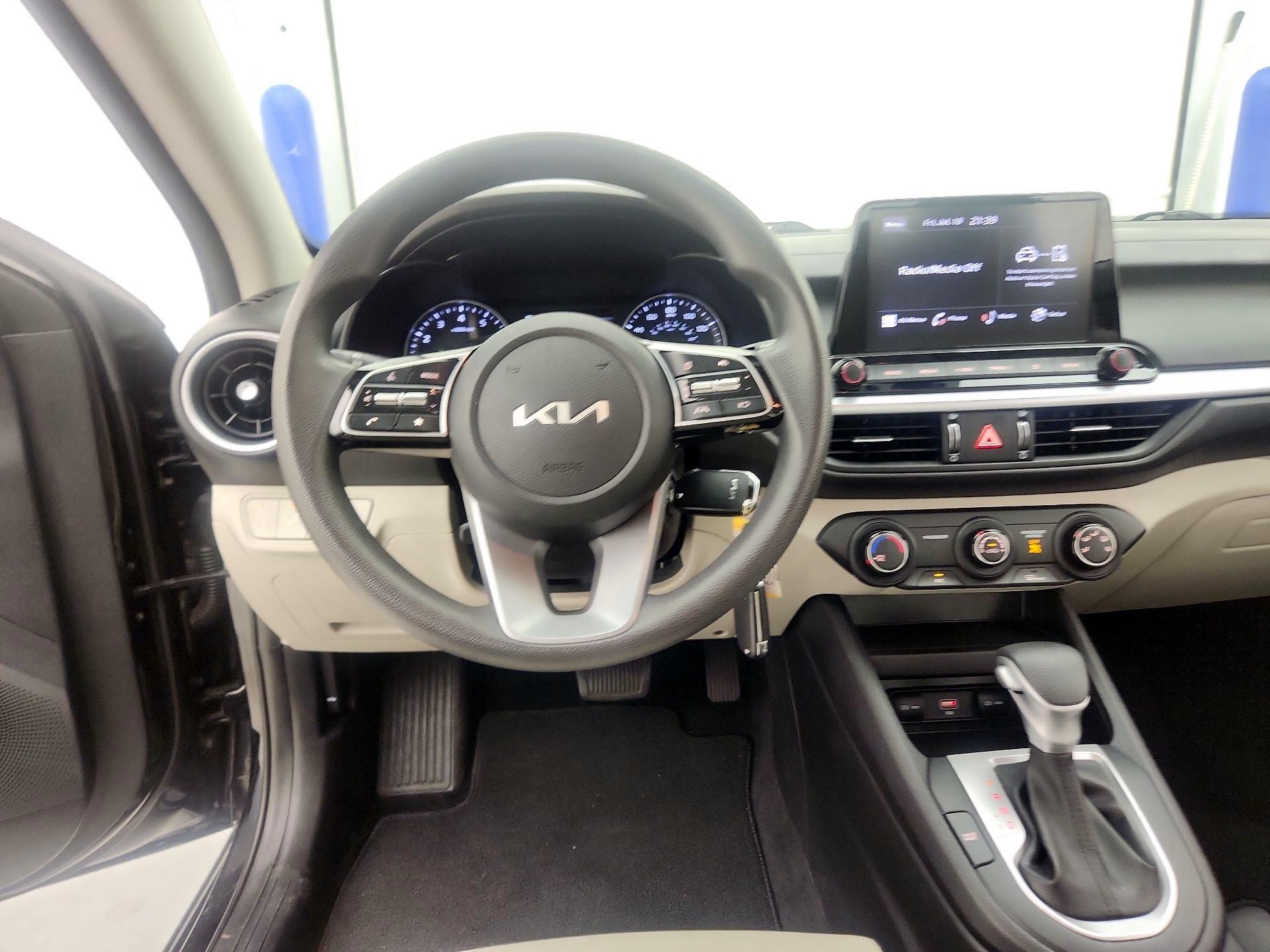 Thumbnail: 2022 Kia Forte - 10