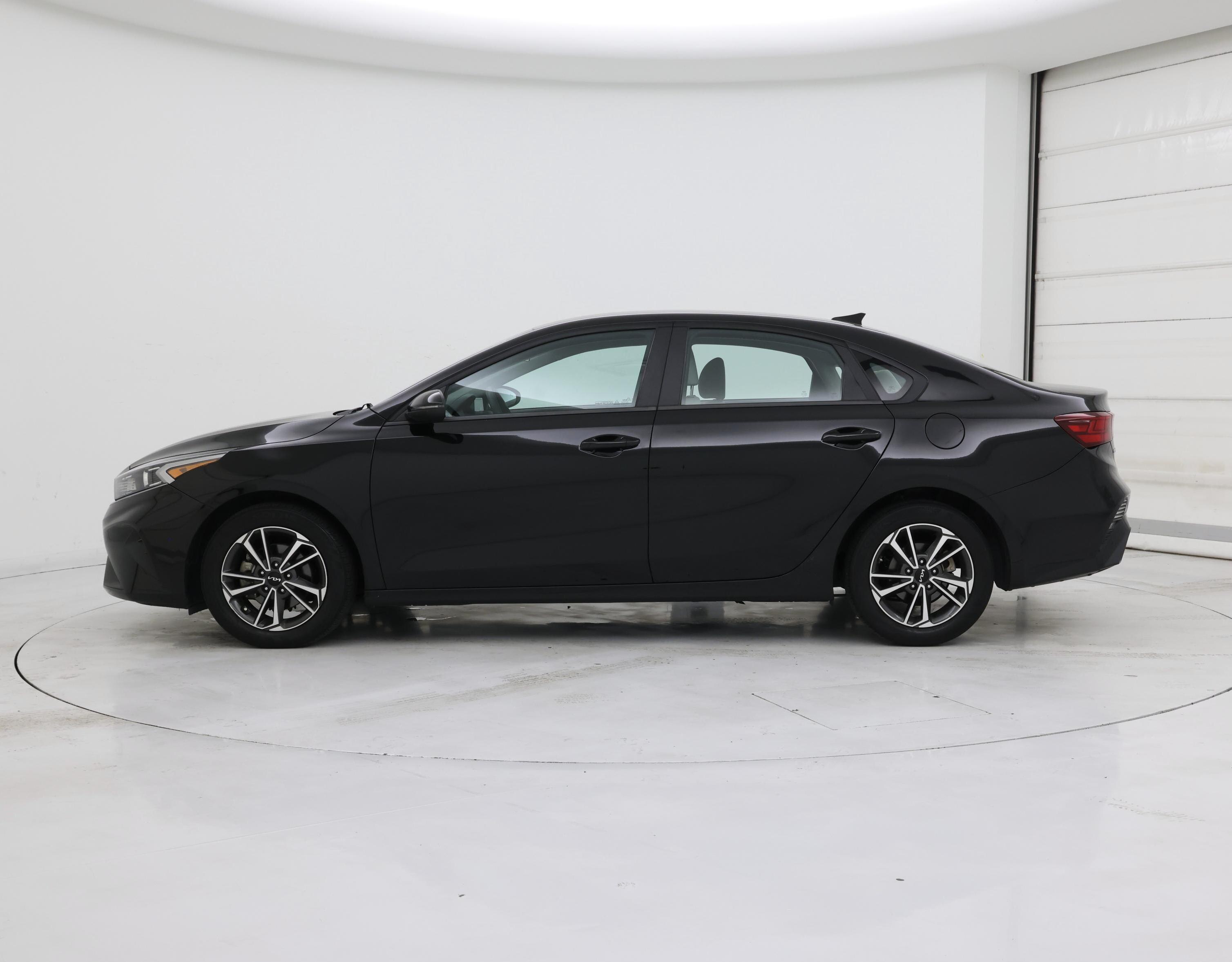 Thumbnail: 2022 Kia Forte - 3