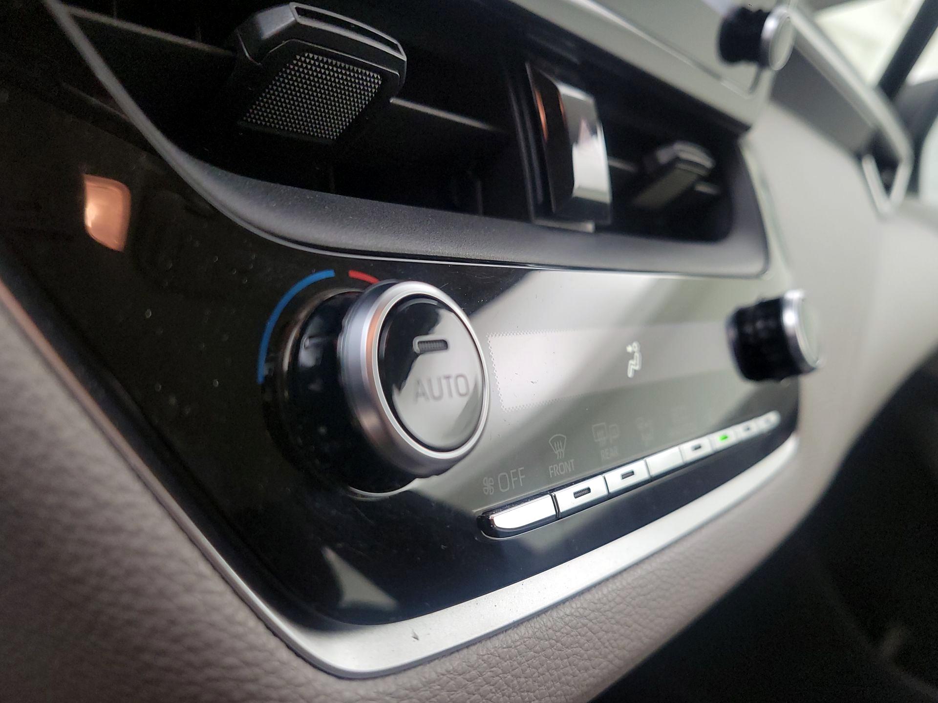 Thumbnail: 2020 Toyota Corolla - 16