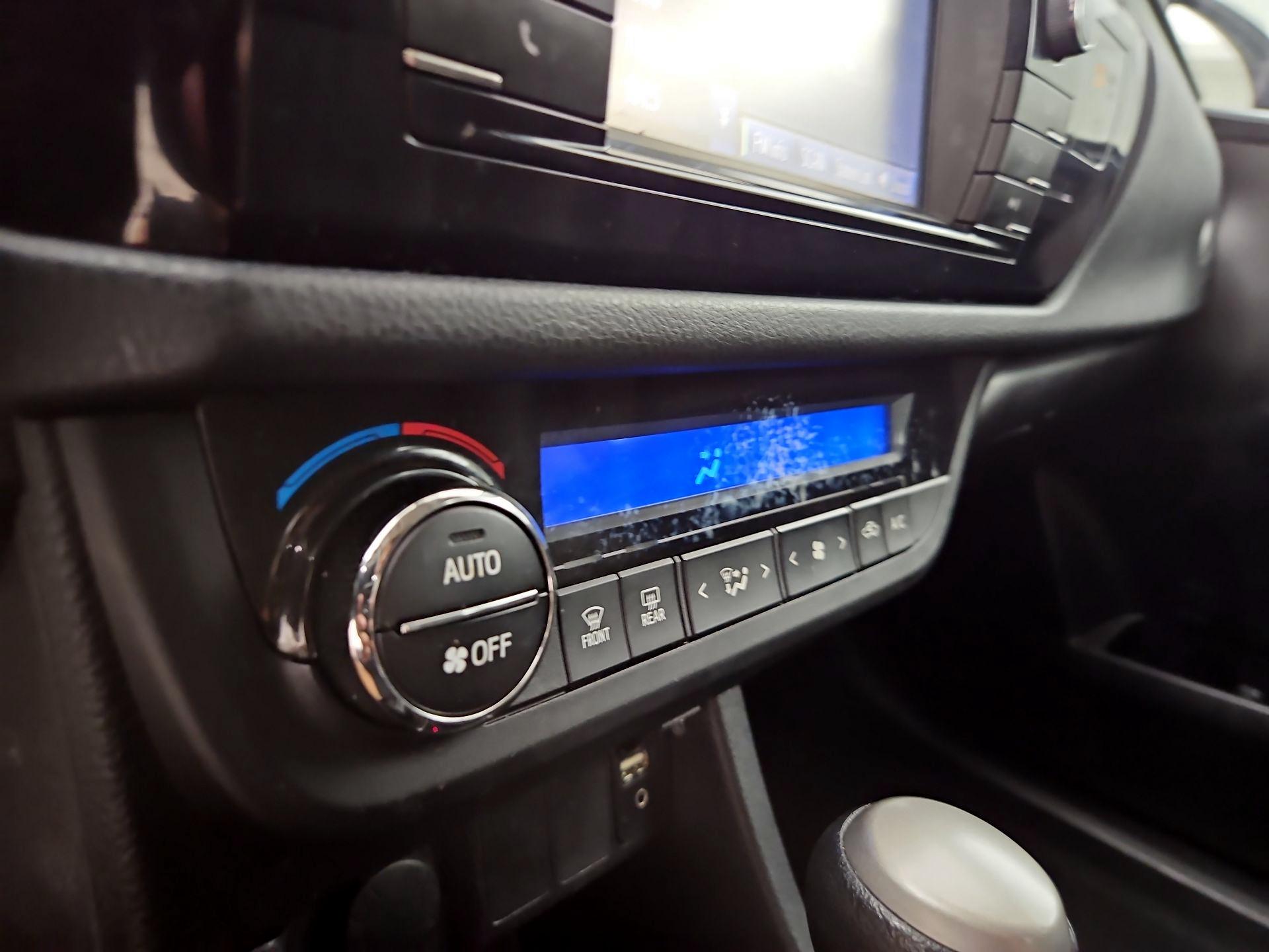 Thumbnail: 2015 Toyota Corolla - 16