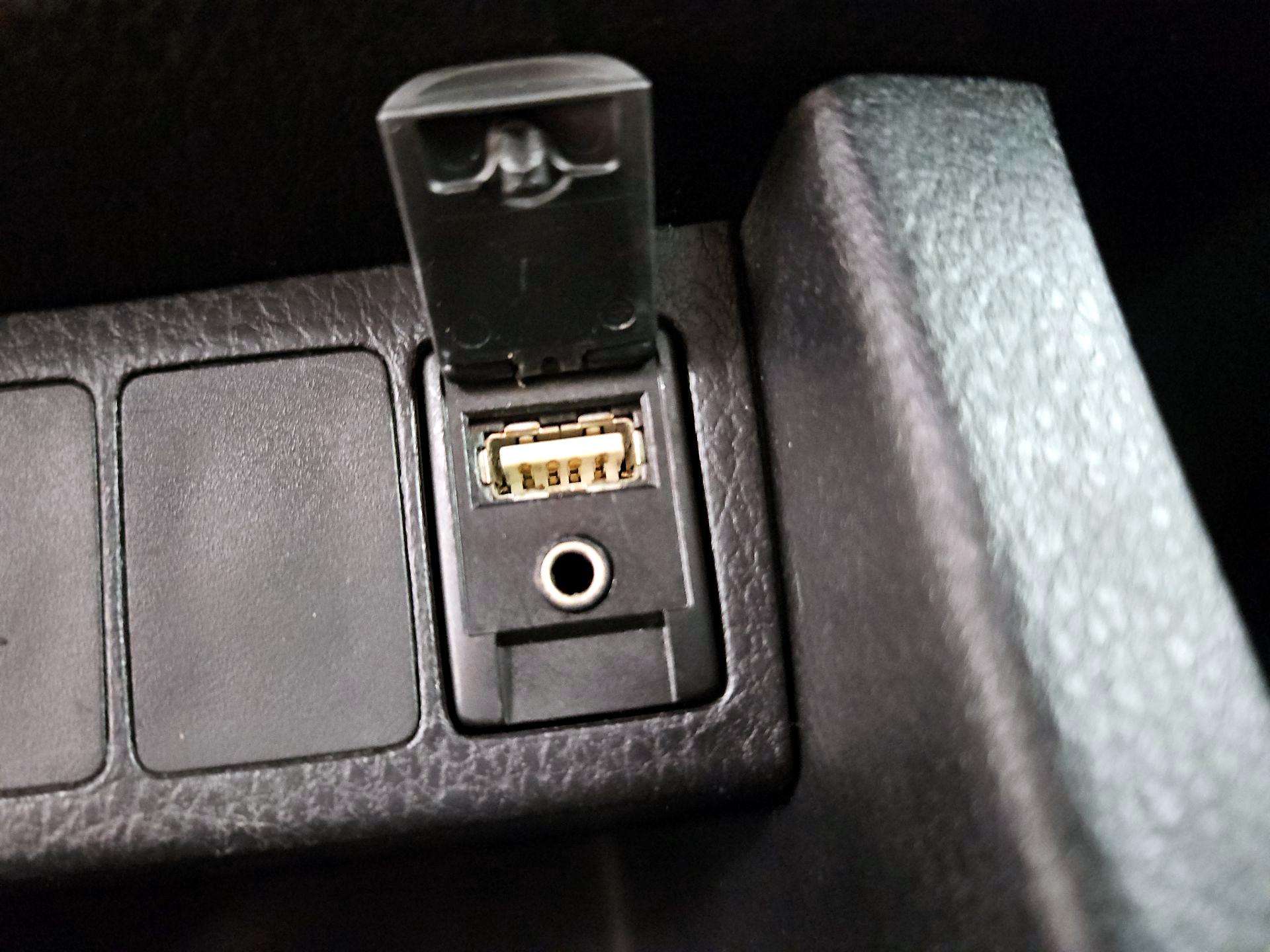 Thumbnail: 2015 Toyota Corolla - 18