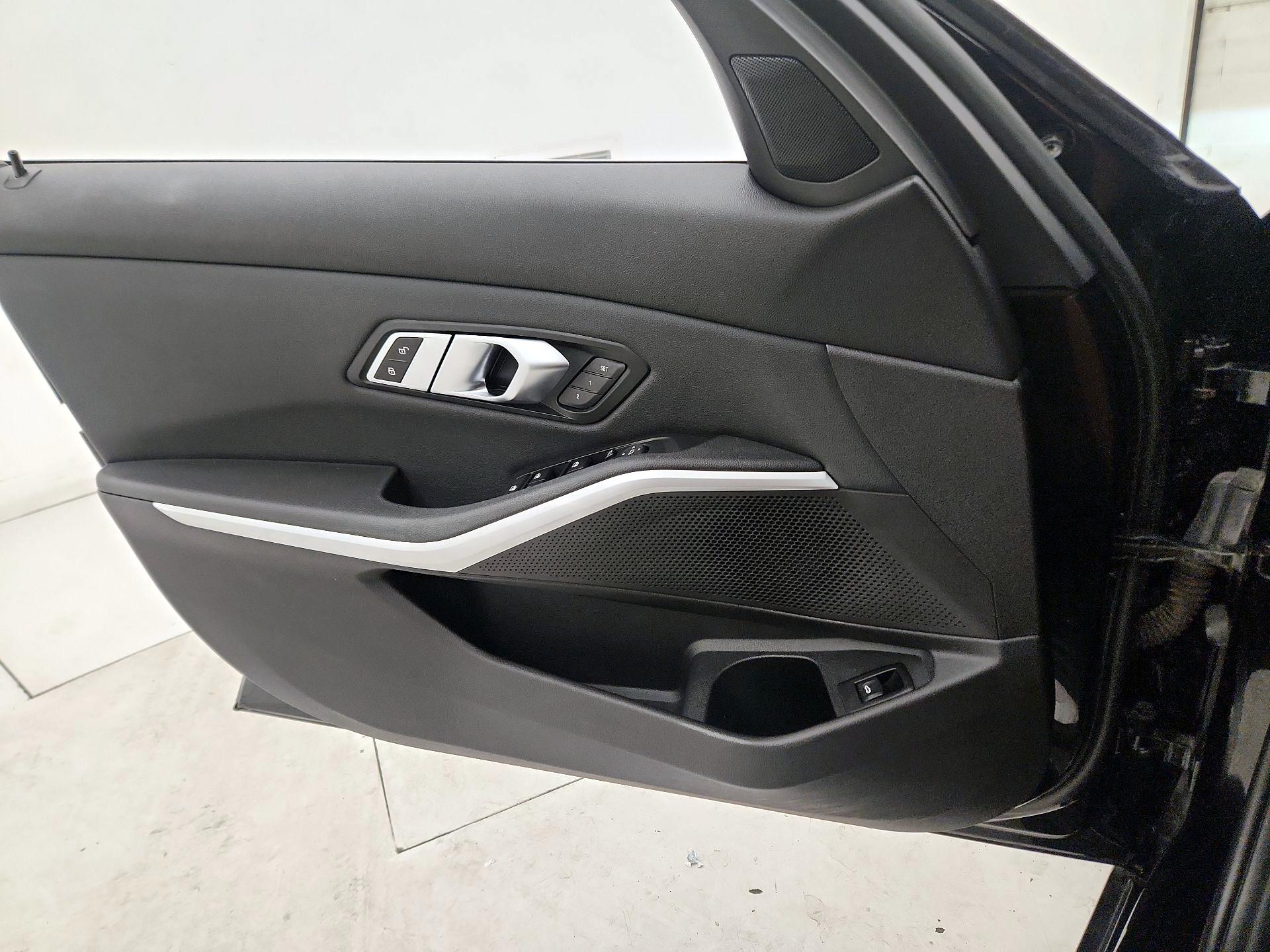 Thumbnail: 2020 BMW 3 Series - 12