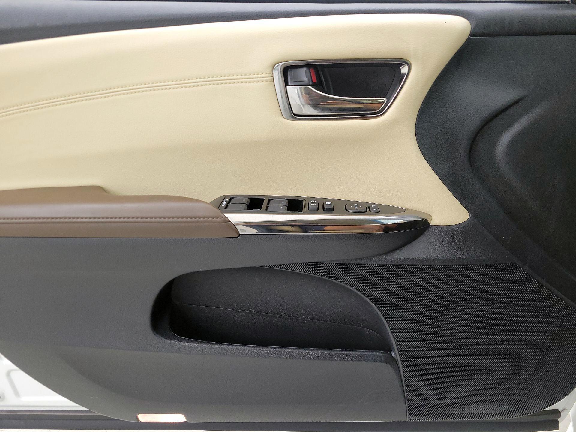 Thumbnail: 2013 Toyota Avalon - 12