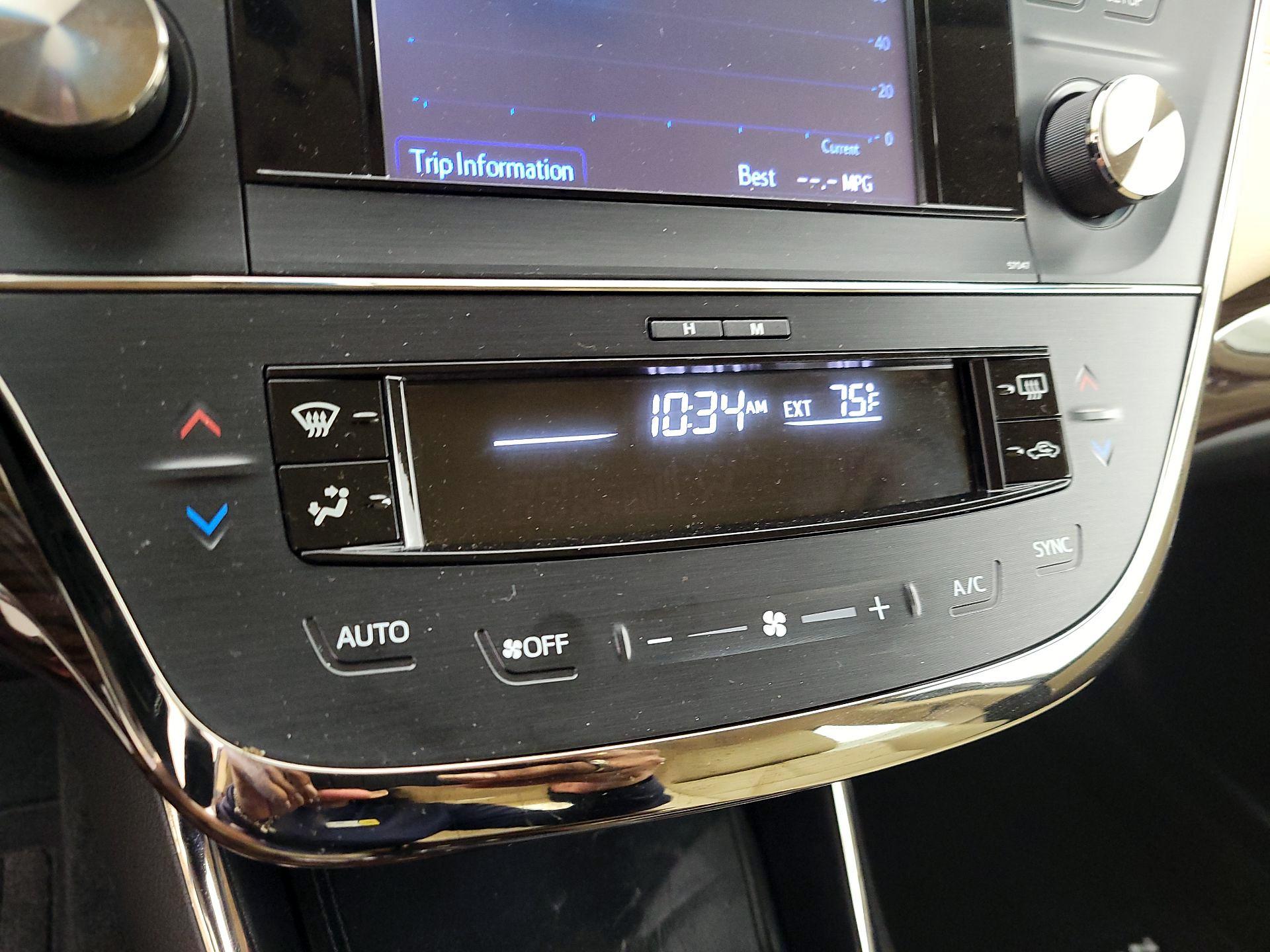 Thumbnail: 2013 Toyota Avalon - 16